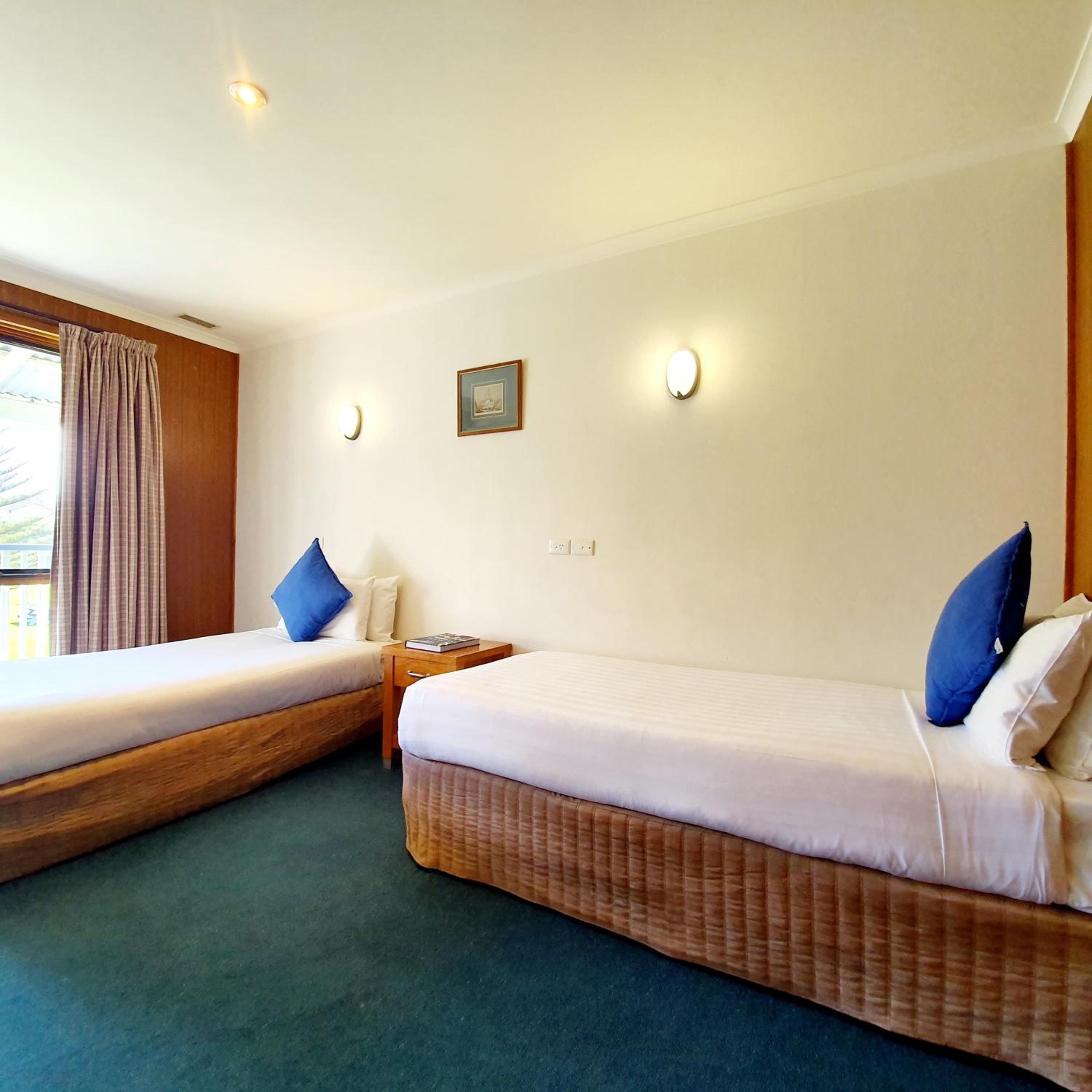 Family Suite with Balcony - Photo 4