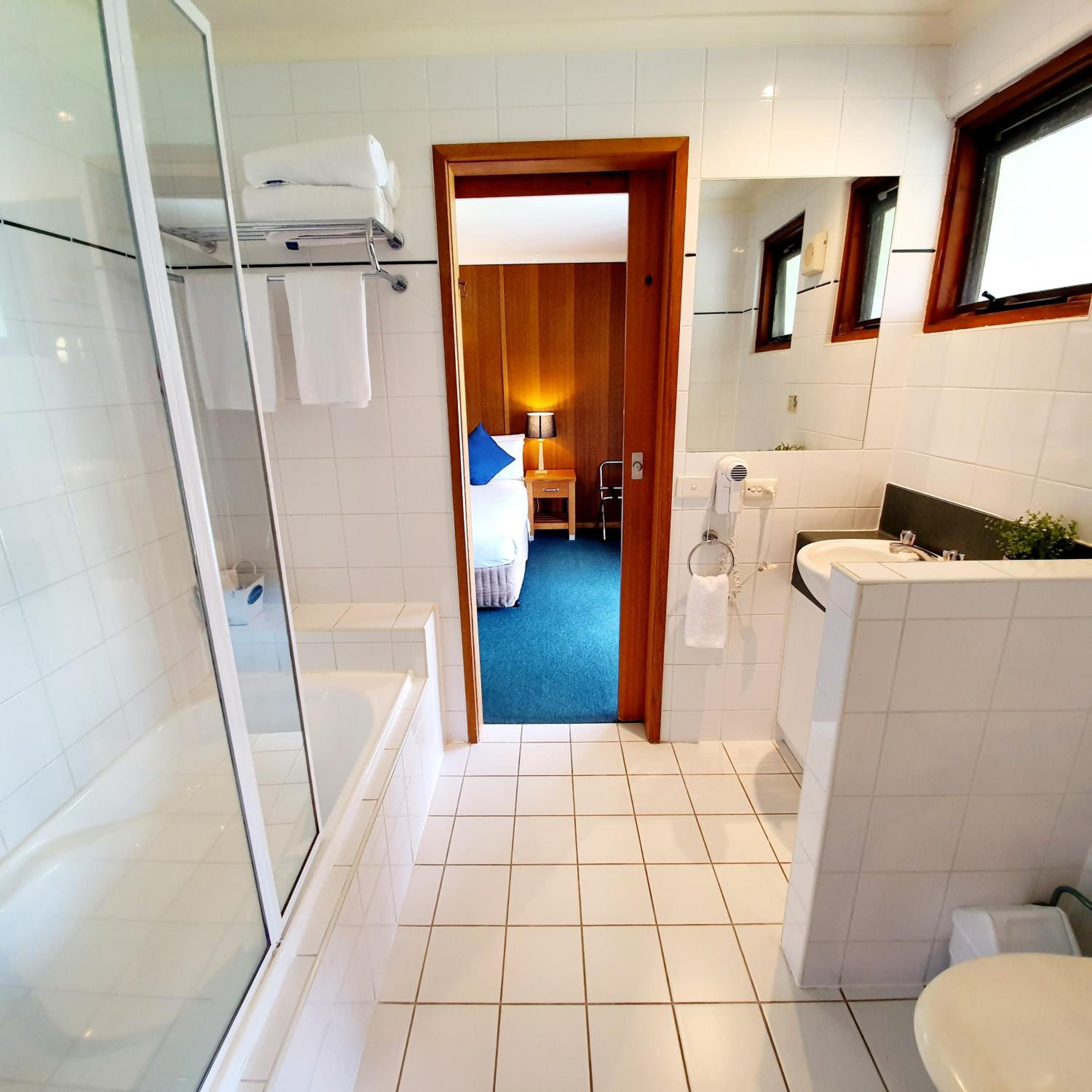 Family Suite with Balcony - Photo 3