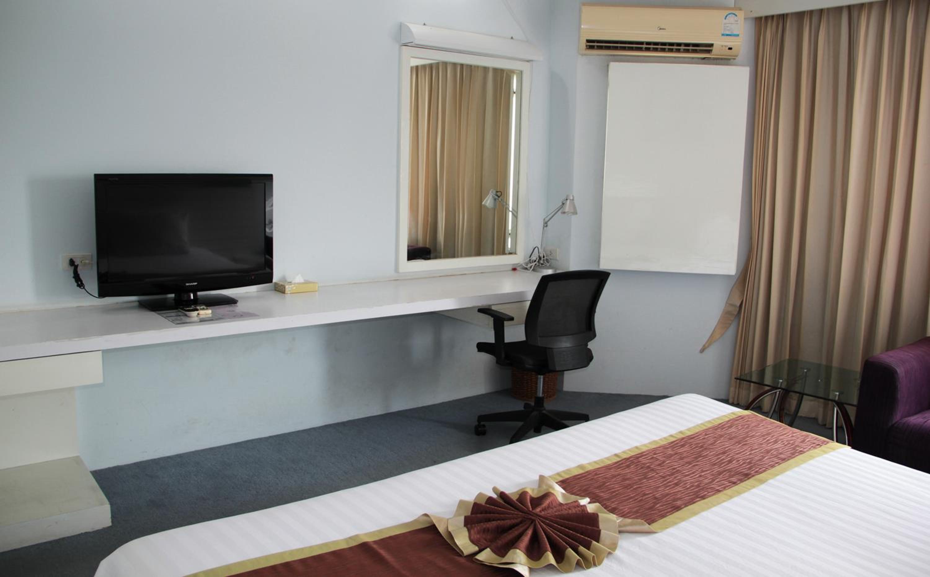 Deluxe Double or Twin Room - Photo 10