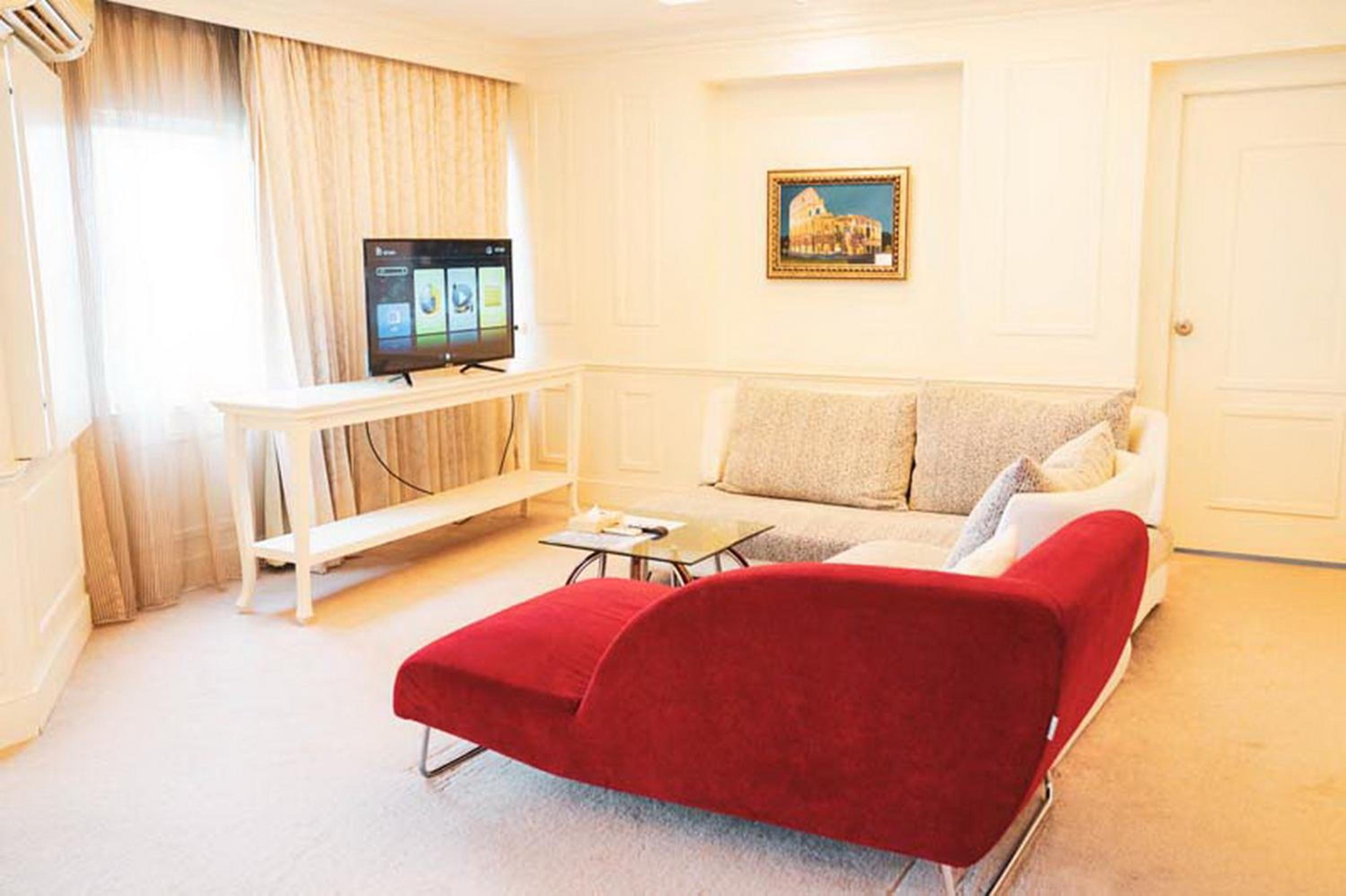 King Suite - Photo 3