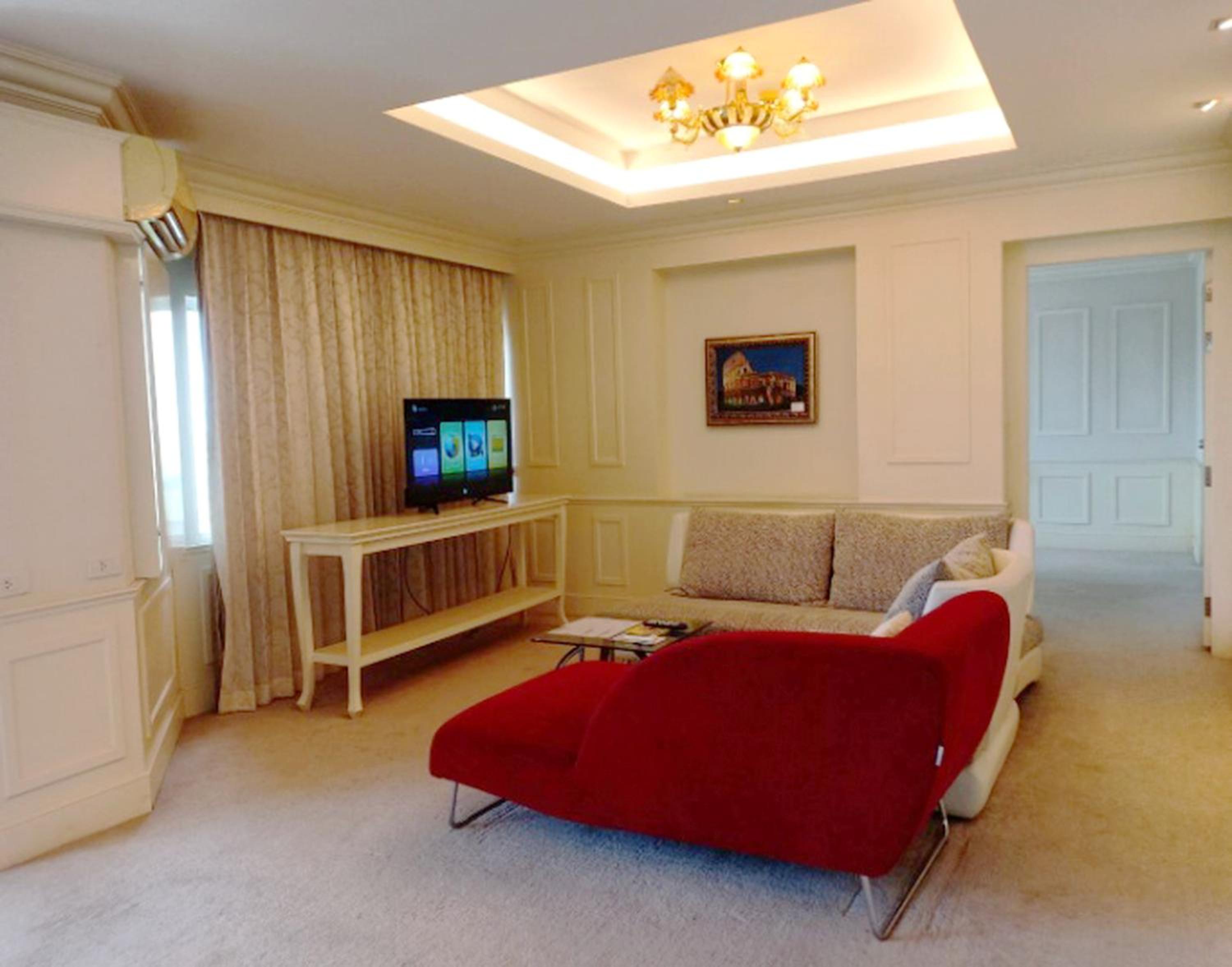 King Suite - Photo 2
