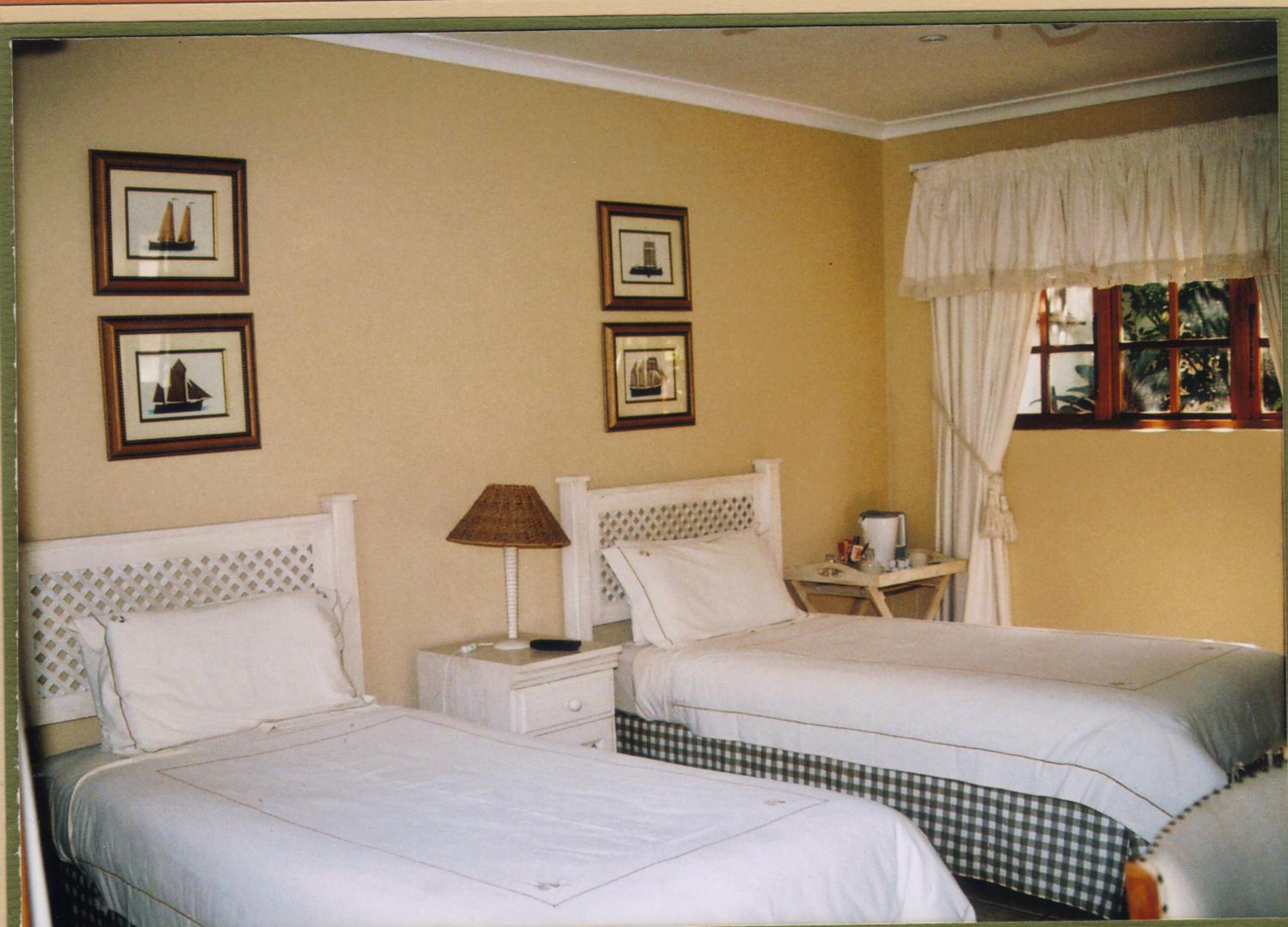 Twin Room - Photo 3