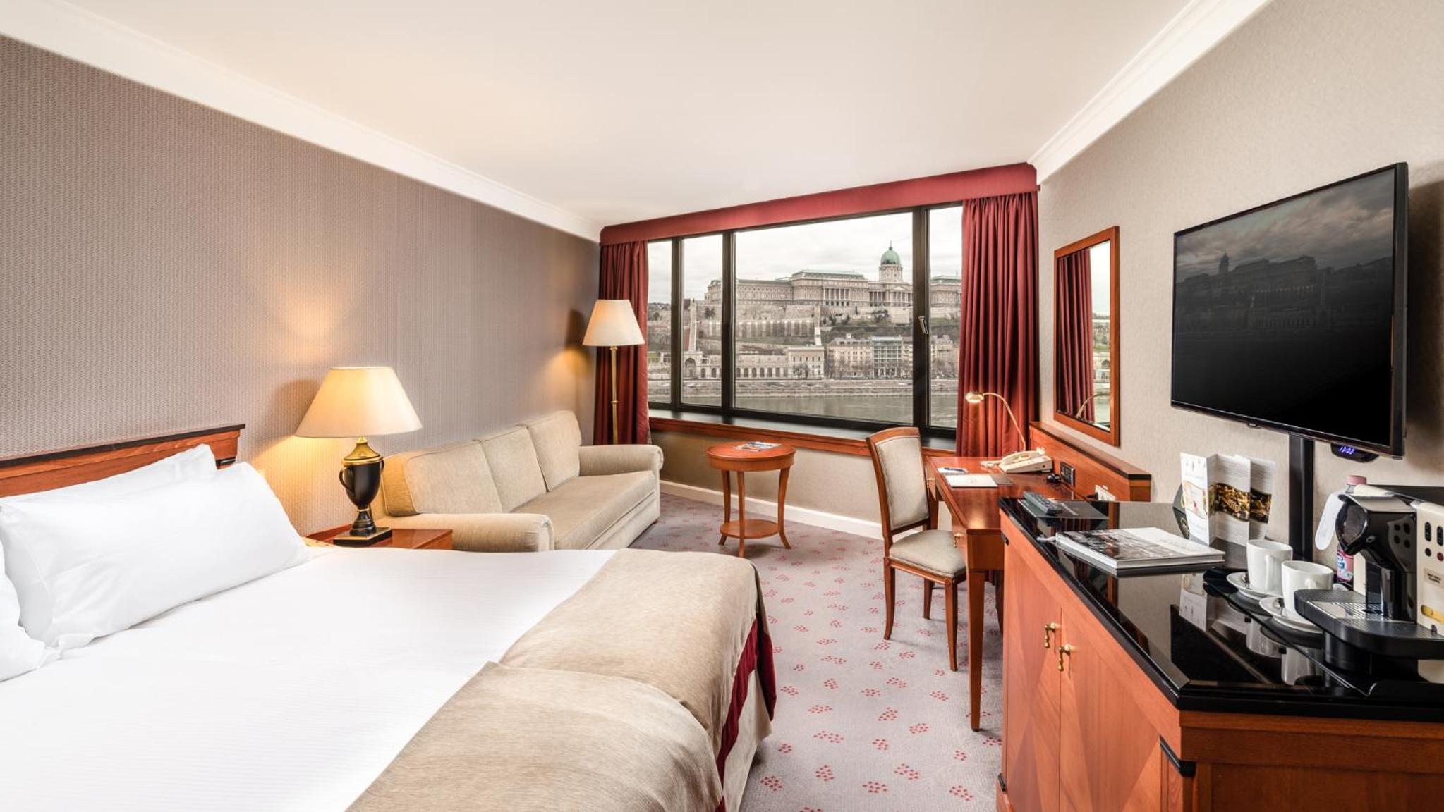 Premium King with Sofa and River View - Photo 3