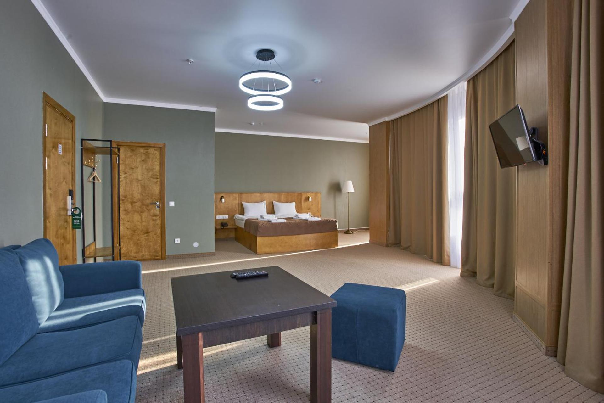 Suite - Photo 1