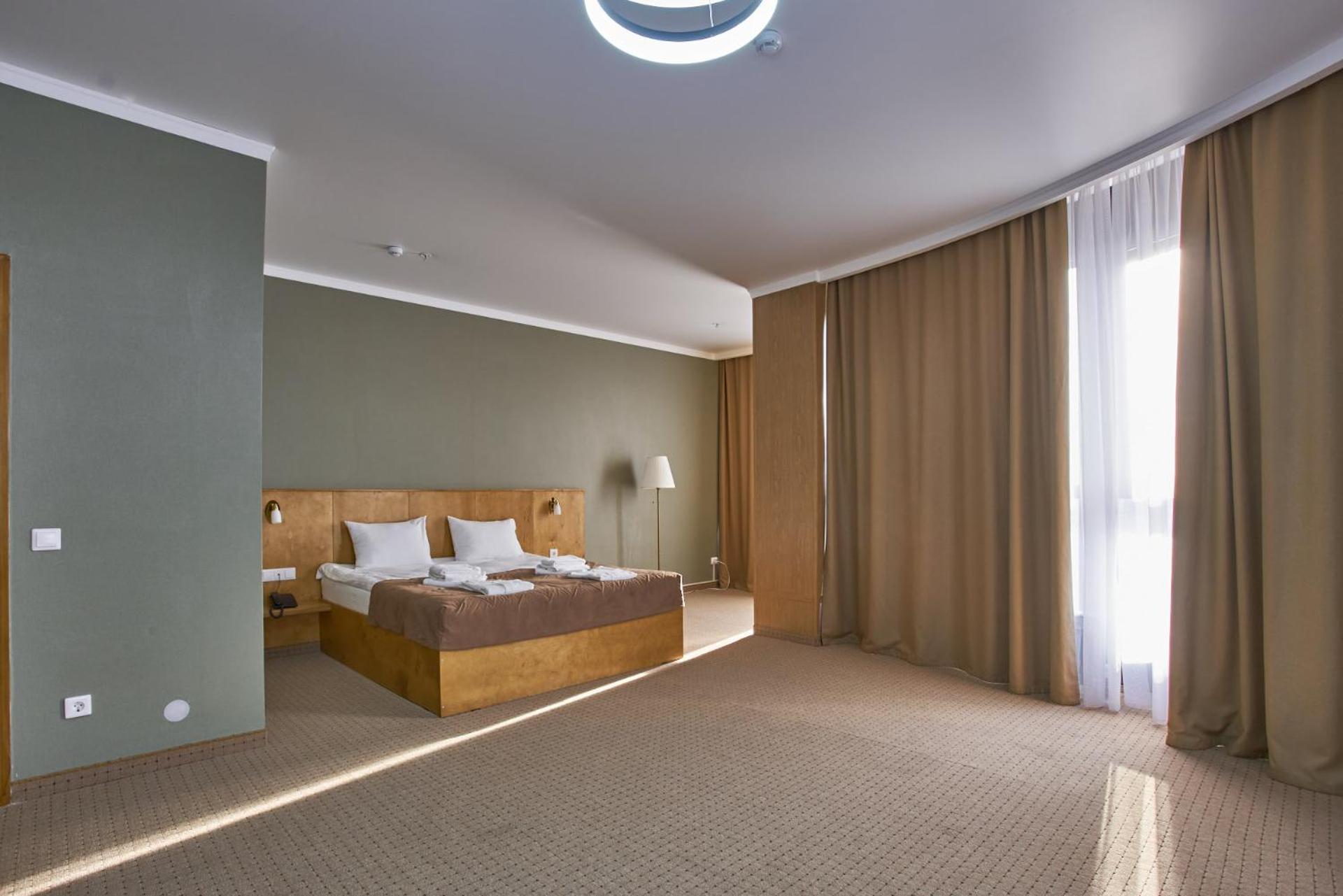 Suite - Photo 3