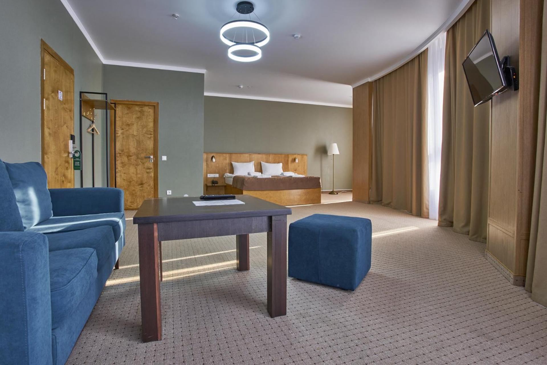Suite - Photo 11