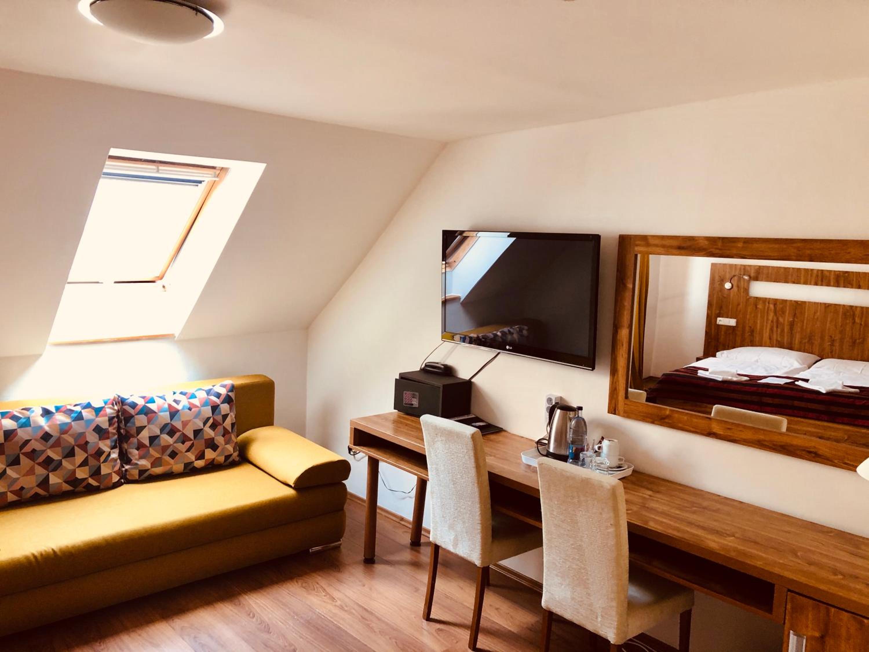 Standard Double Room with 2 Extra Beds - Photo 1