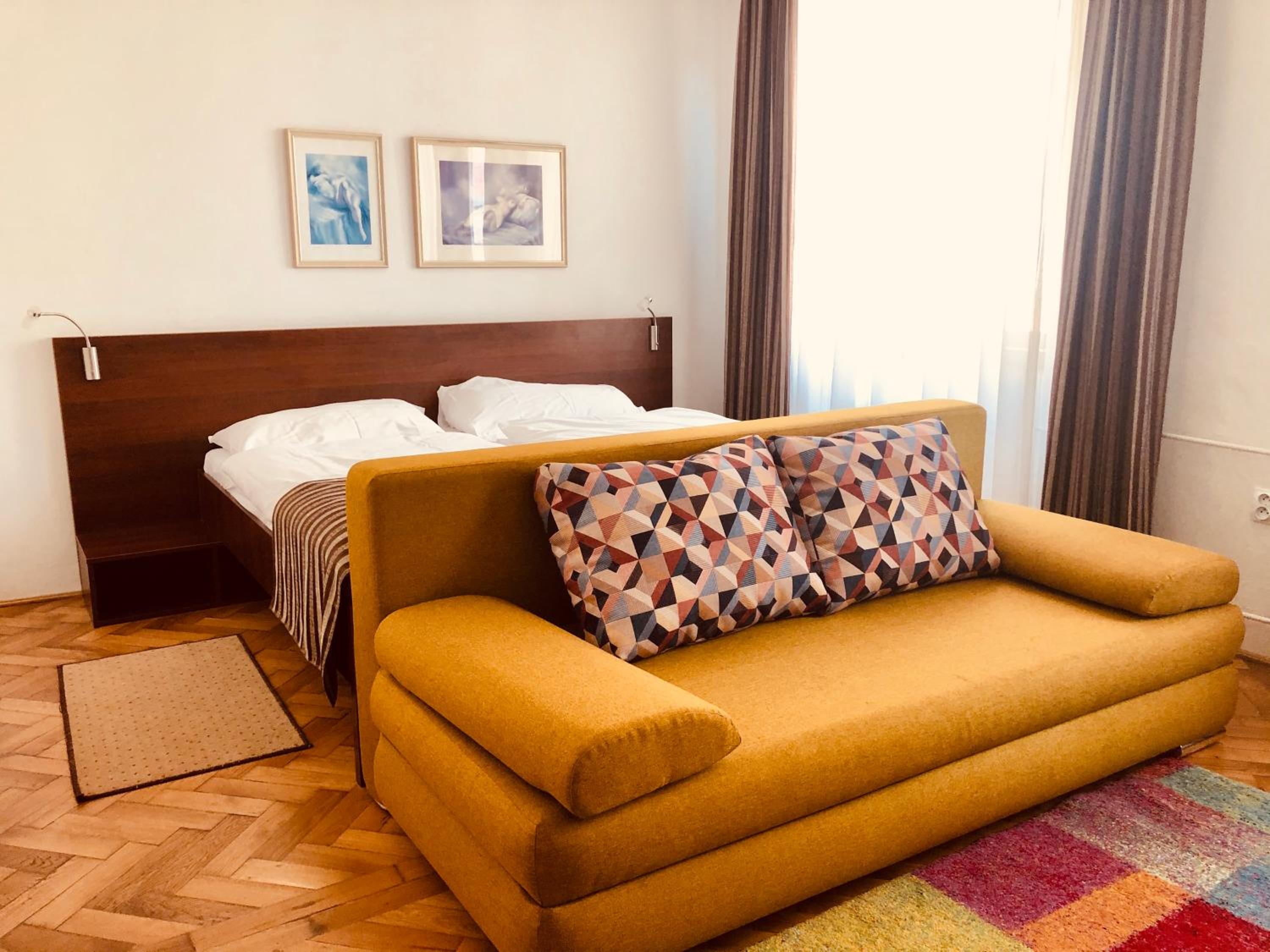Standard Double Room with 2 Extra Beds - Photo 26