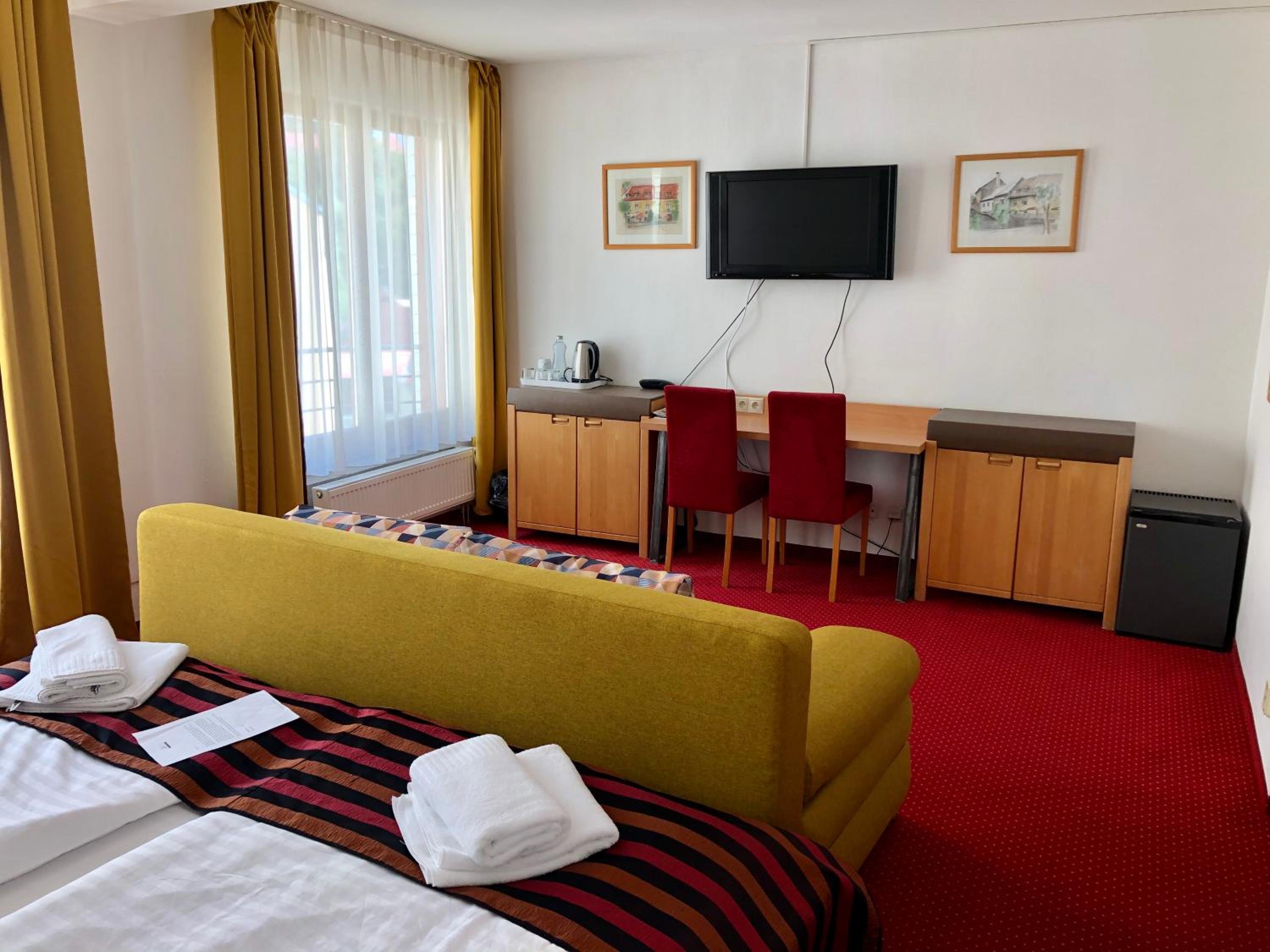 Standard Double Room with 2 Extra Beds - Photo 28