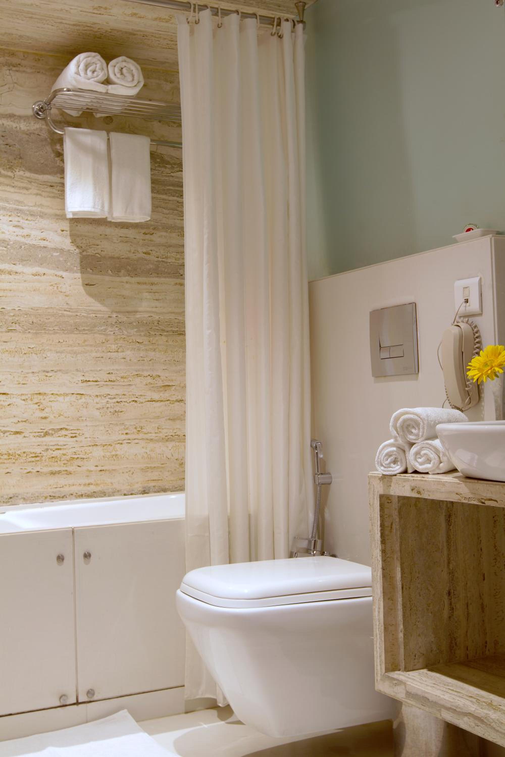 Suite - Photo 9