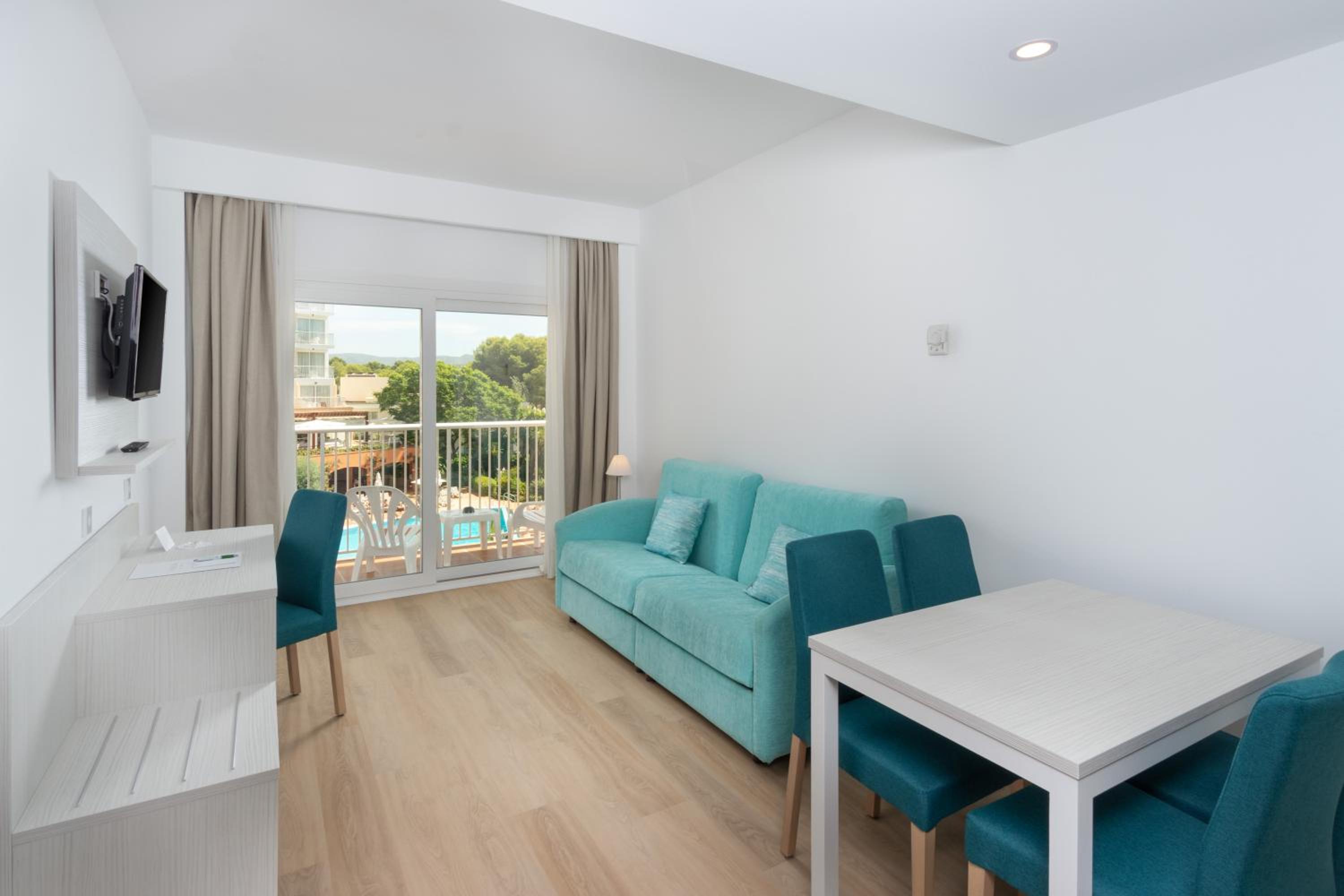Superior One-Bedroom Apartment With Pool View