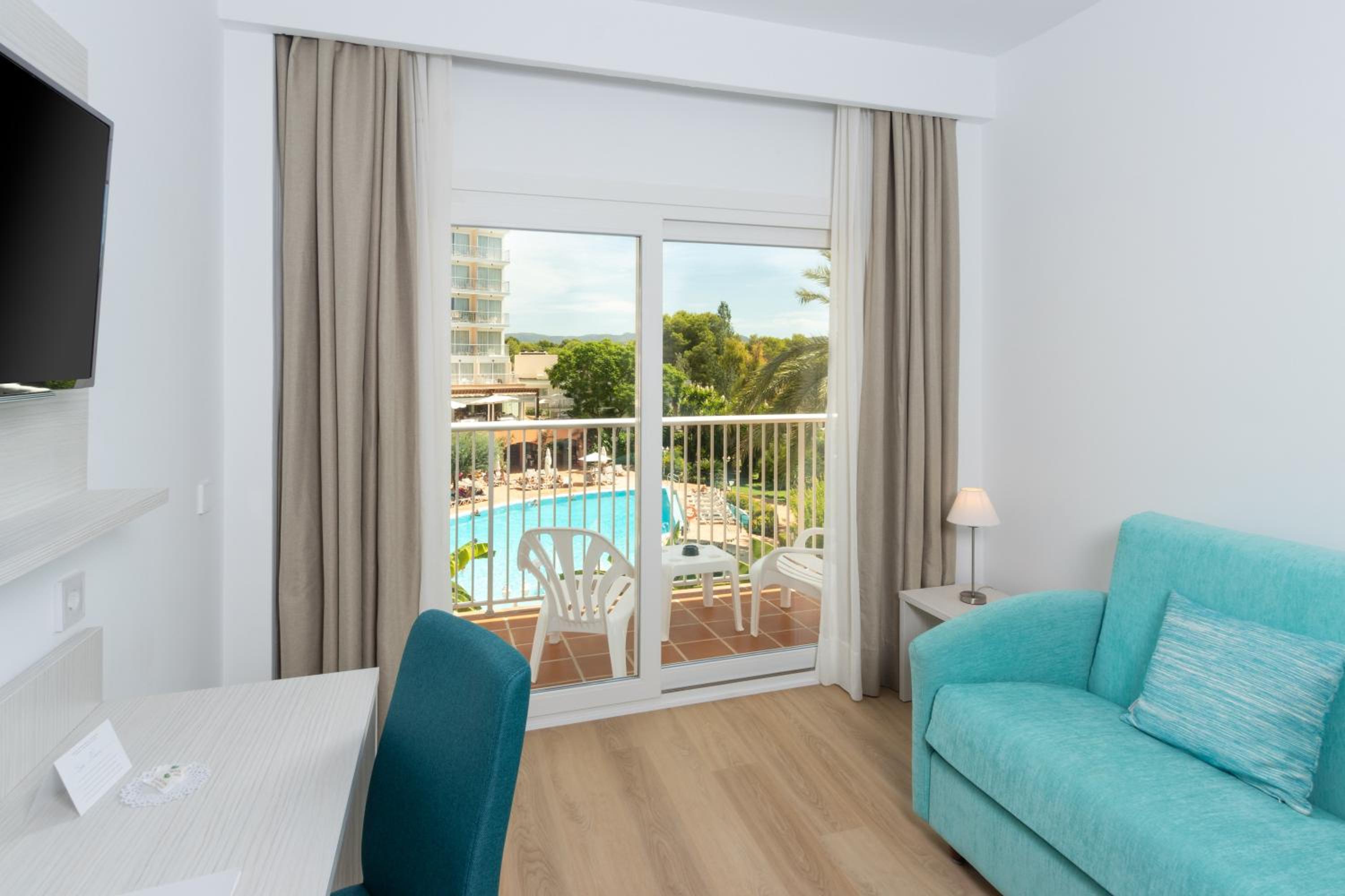 Superior One-Bedroom Apartment With Pool View