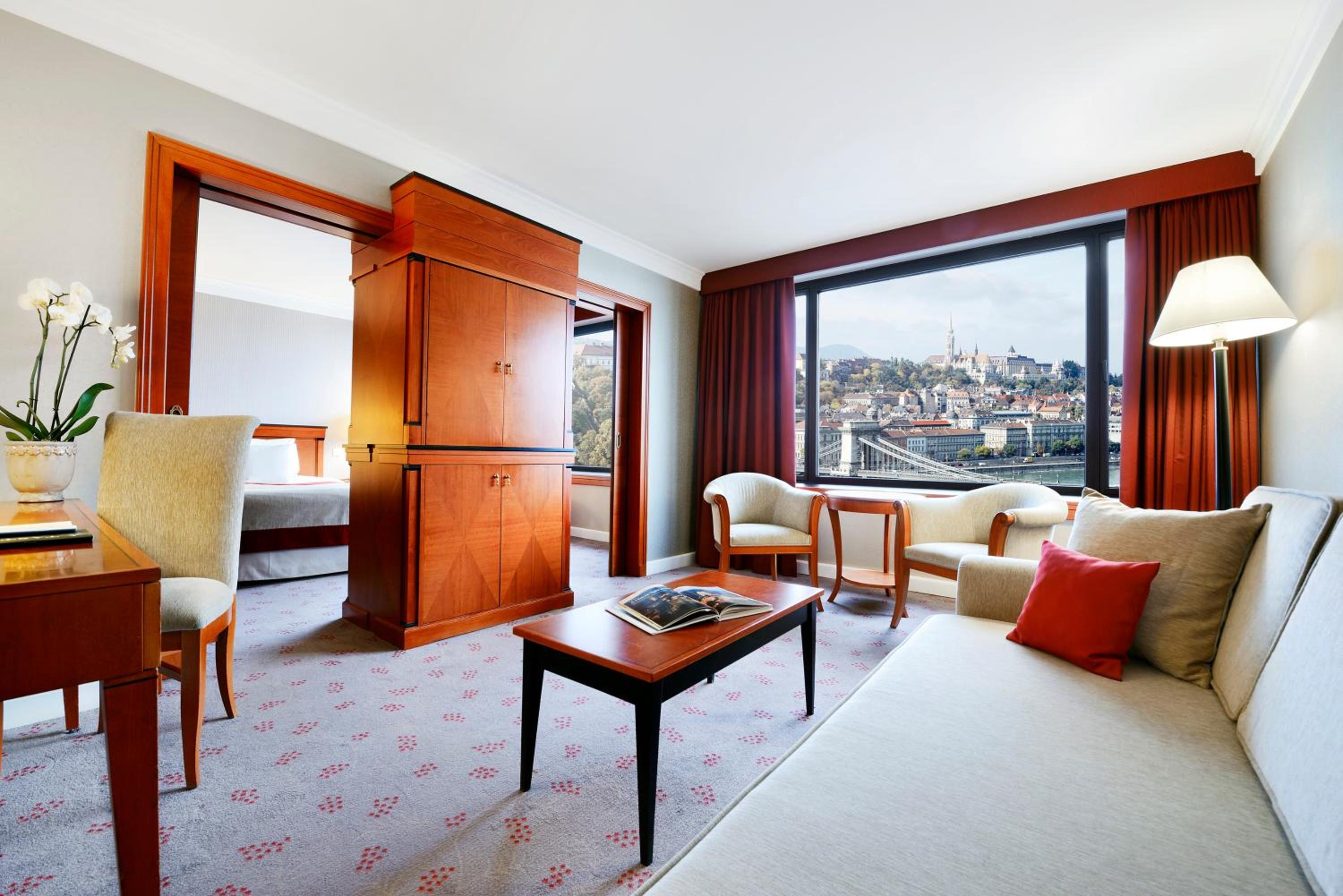 King Bed Grand Castle Suite River View - Photo 4