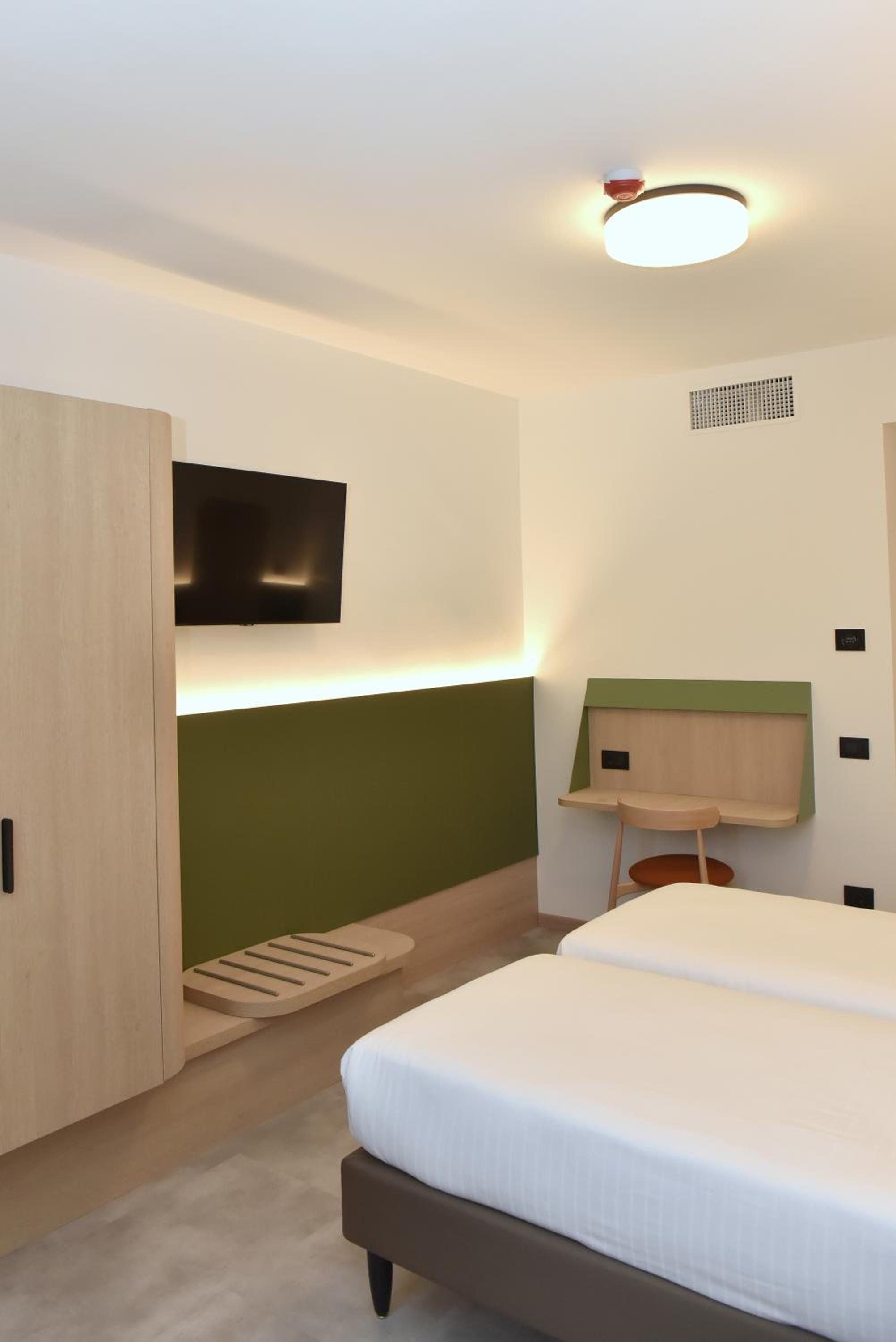 Superior Triple Room - Photo 13