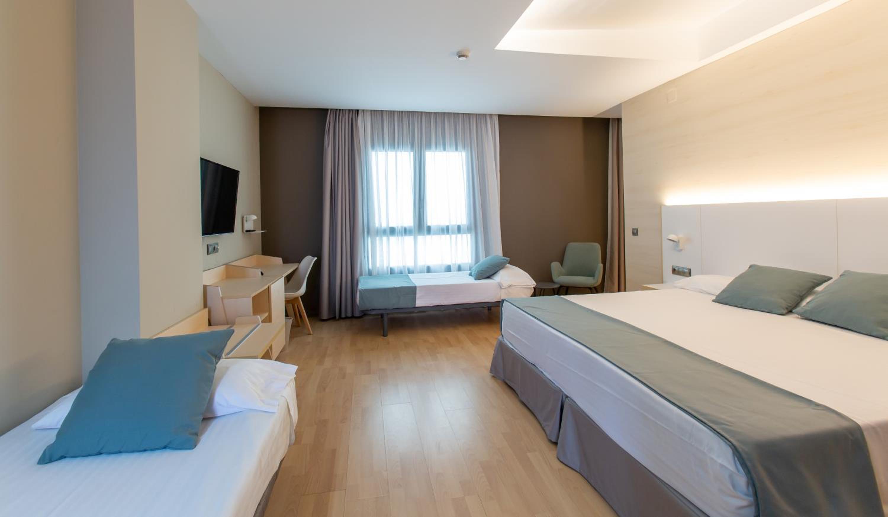 Habitación Cuádruple (2 Adultos + 2 Niños)