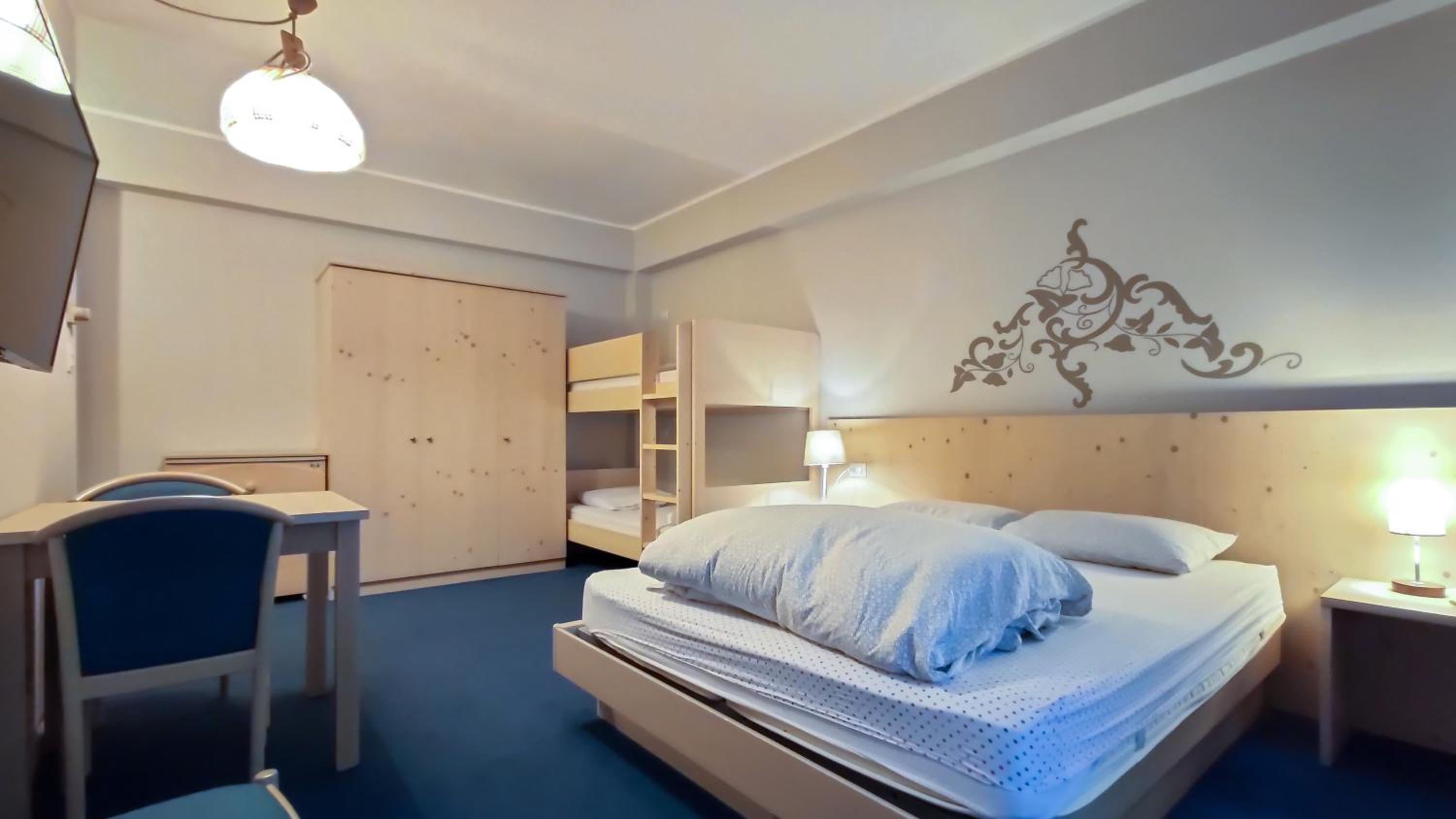 Classic Quadruple Room photo 3