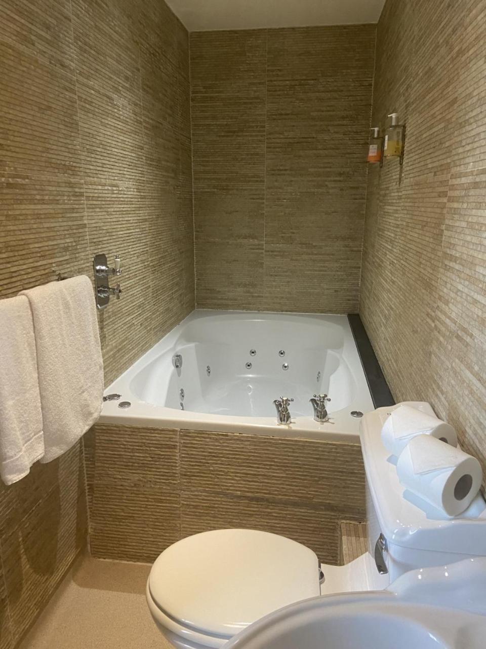 Luxury Double With Bath (2 Adults)  photo 3