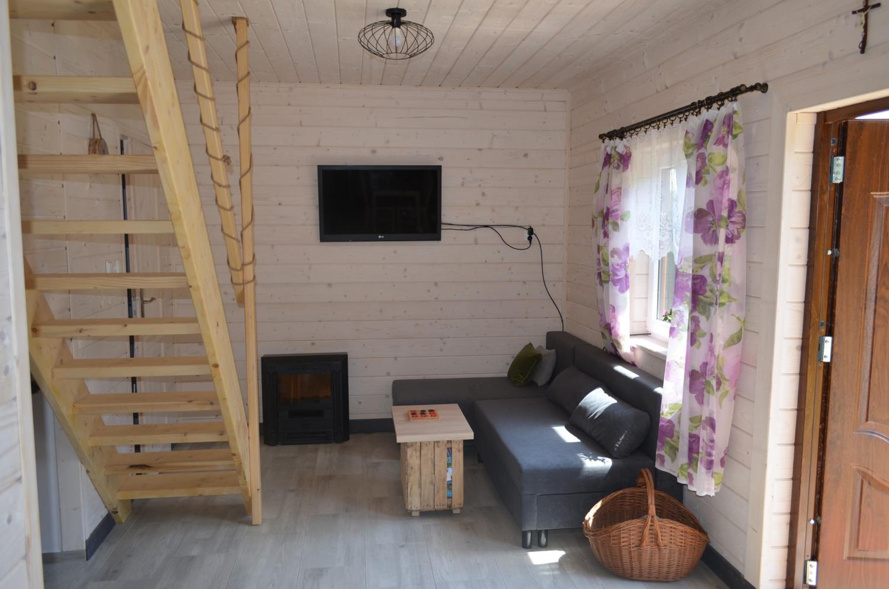 Three-Bedroom House - Photo 3