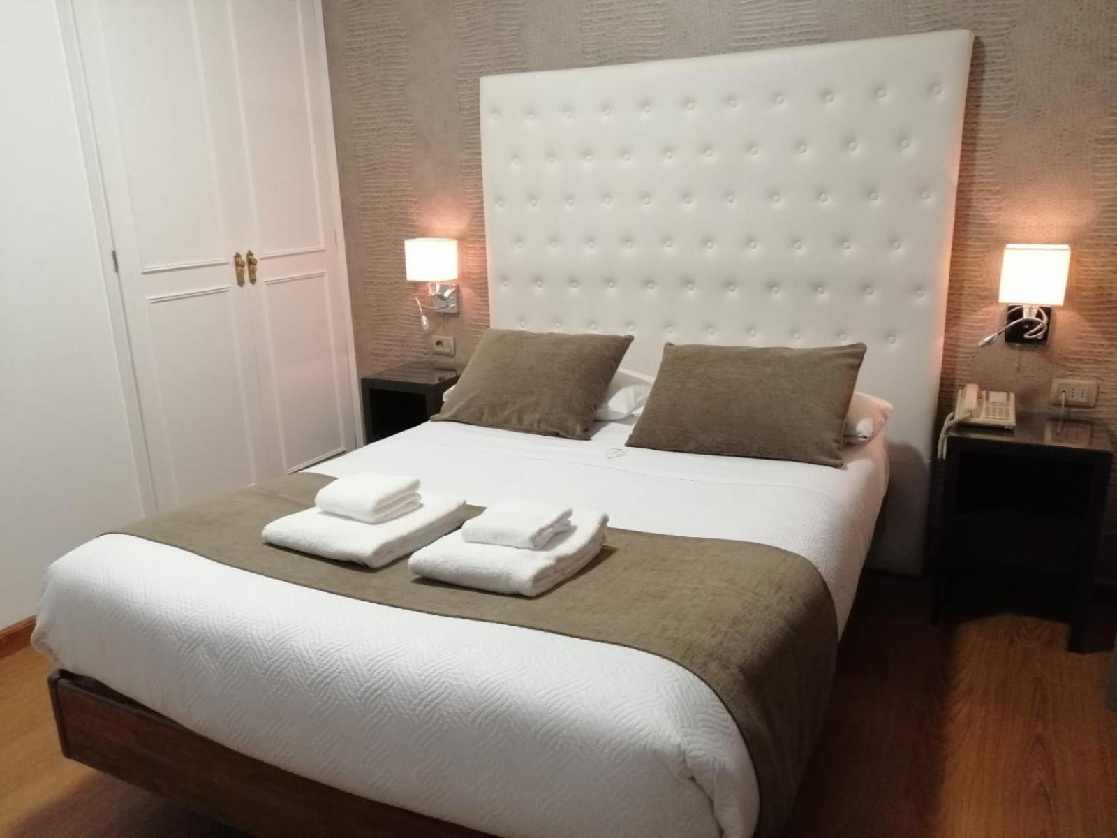 Standard Double Room - Photo 2