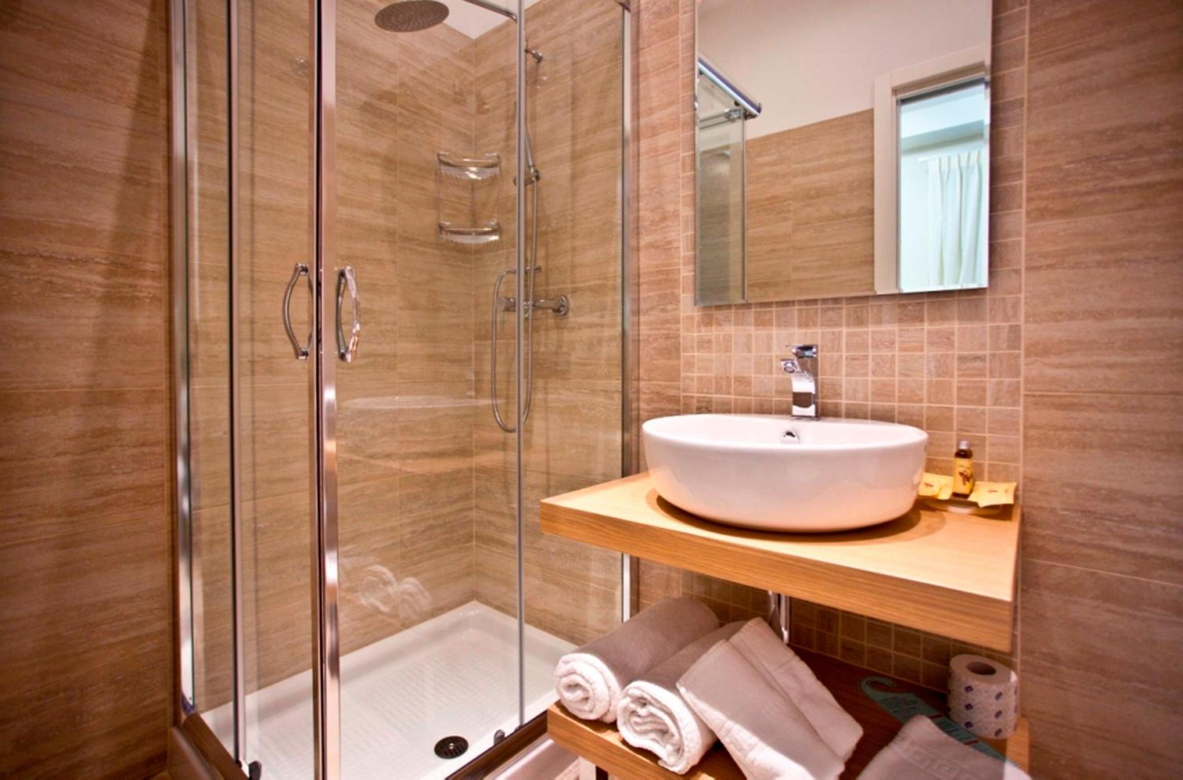 Double Room with Pool View - Photo 4