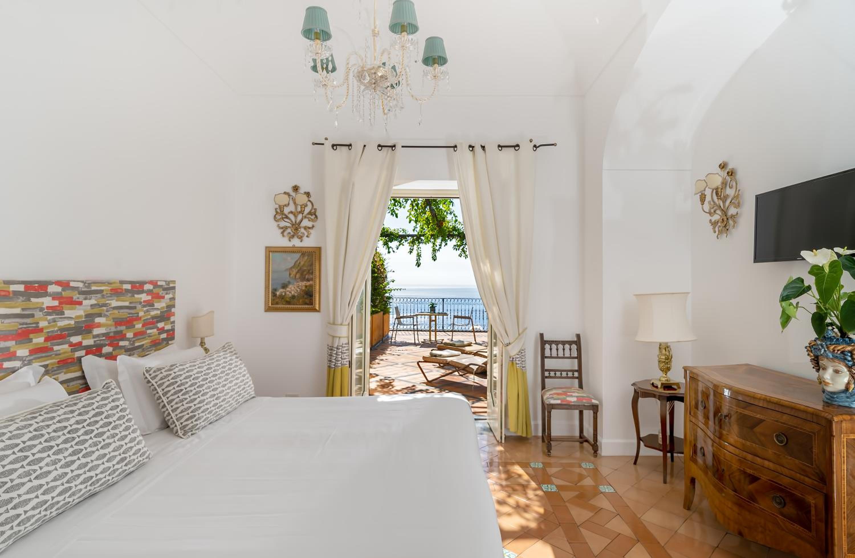 Deluxe Double Room with Balcony and Sea View - Photo 3