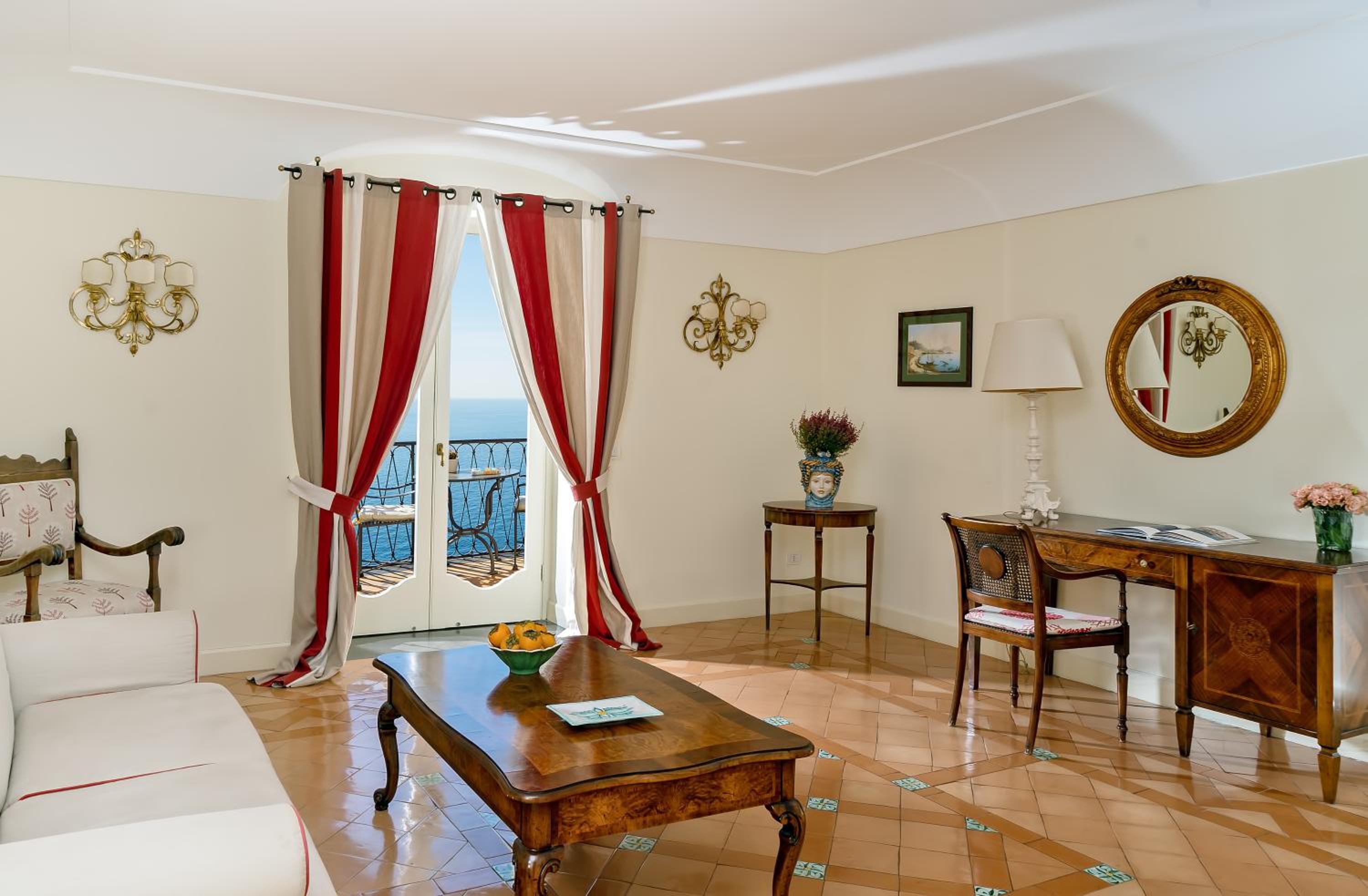 Deluxe Double Room with Balcony and Sea View - Photo 7