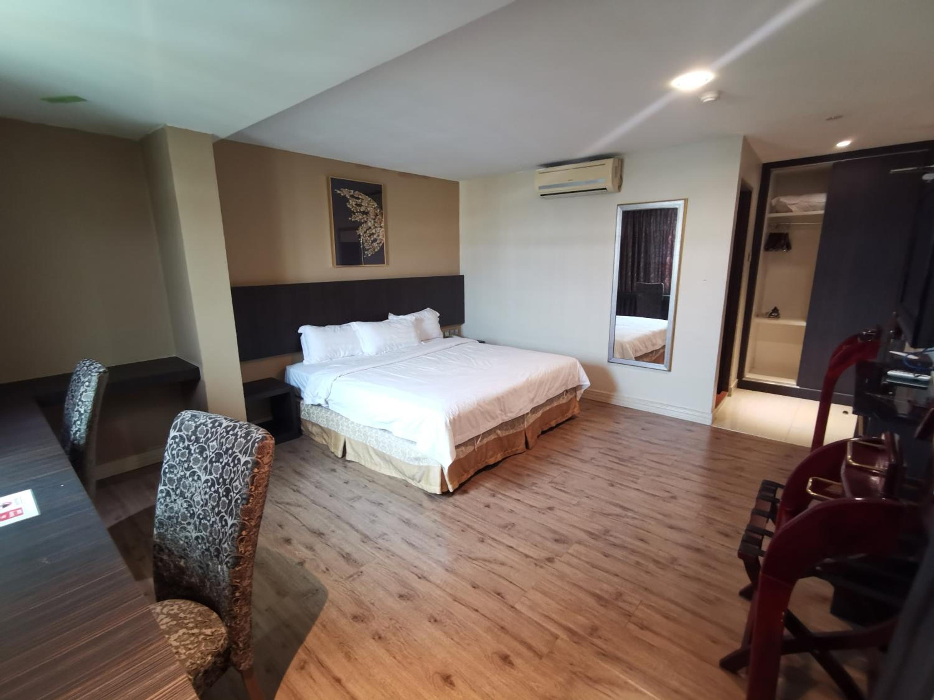 Superior King Room