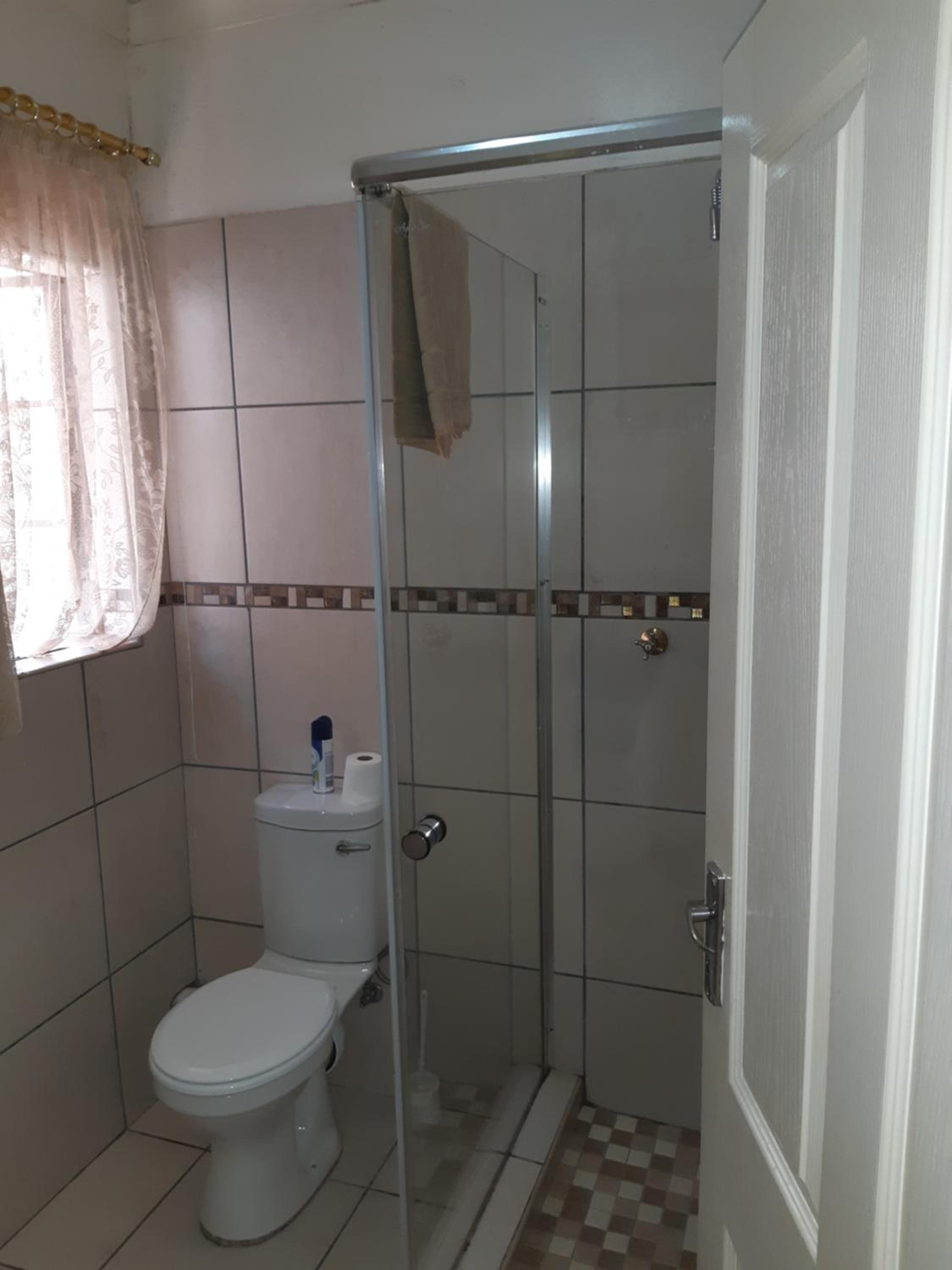 Double Room - Photo 6
