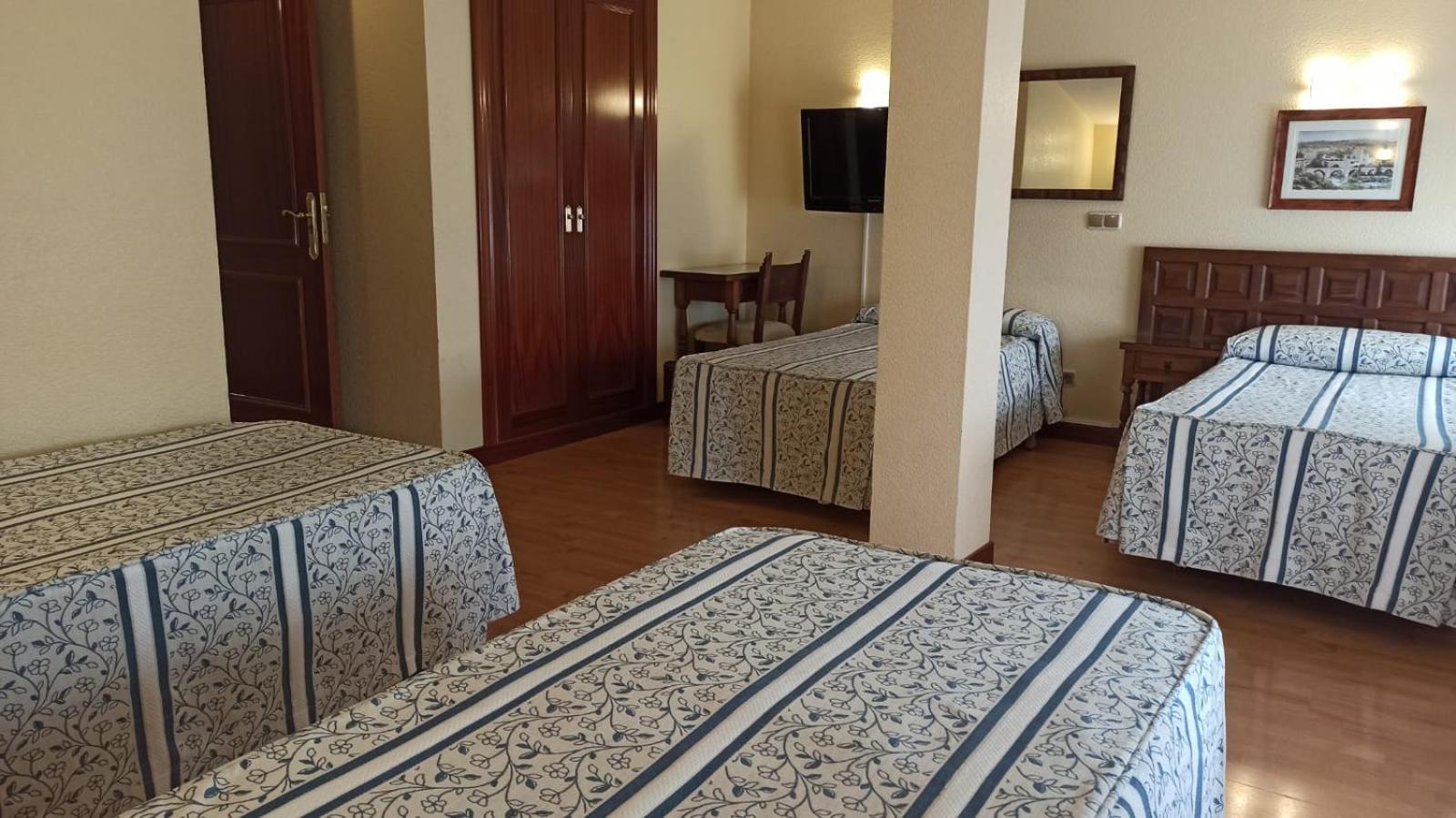 Quadruple Room - Photo 1