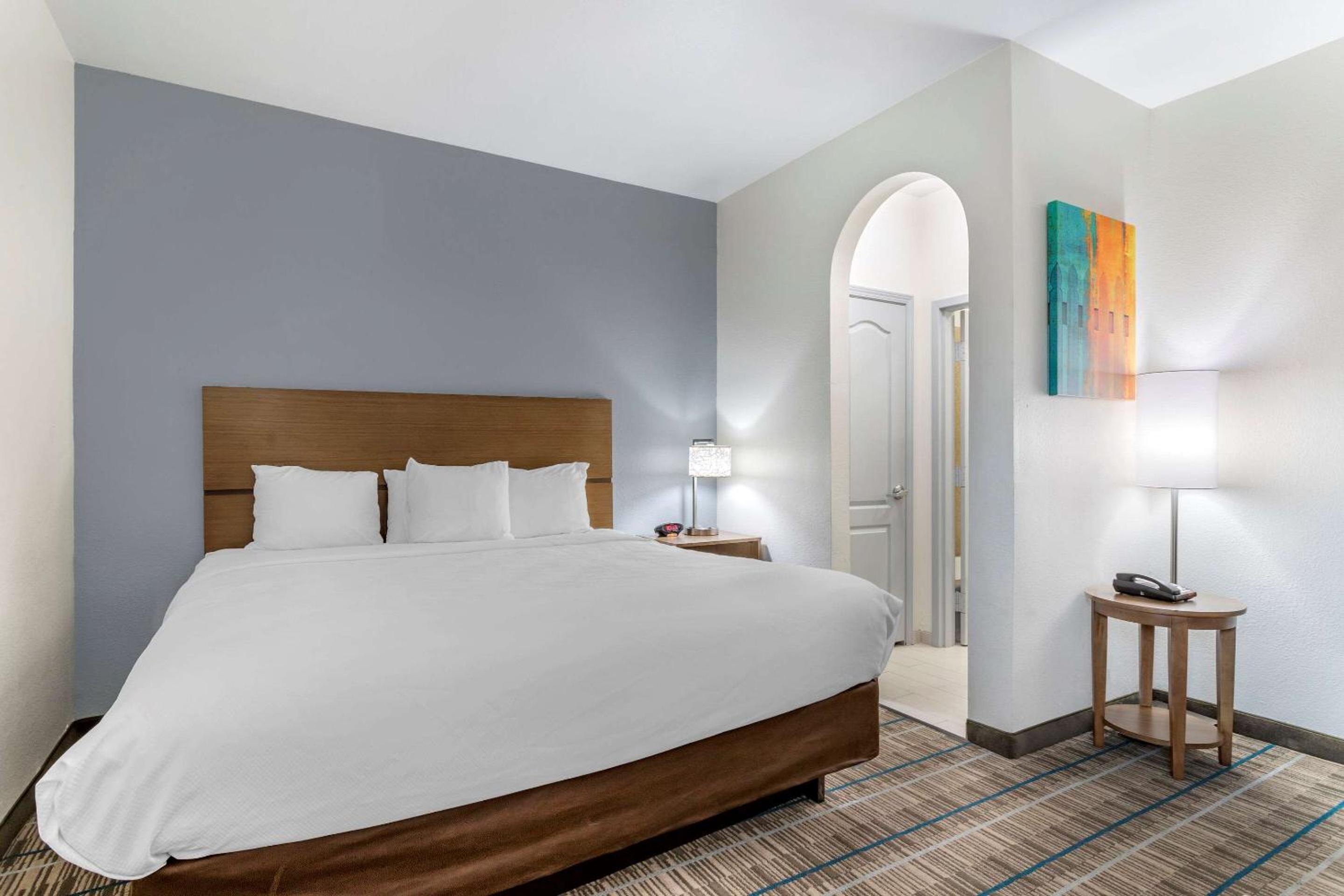 King Room with Kitchenette - Photo 1