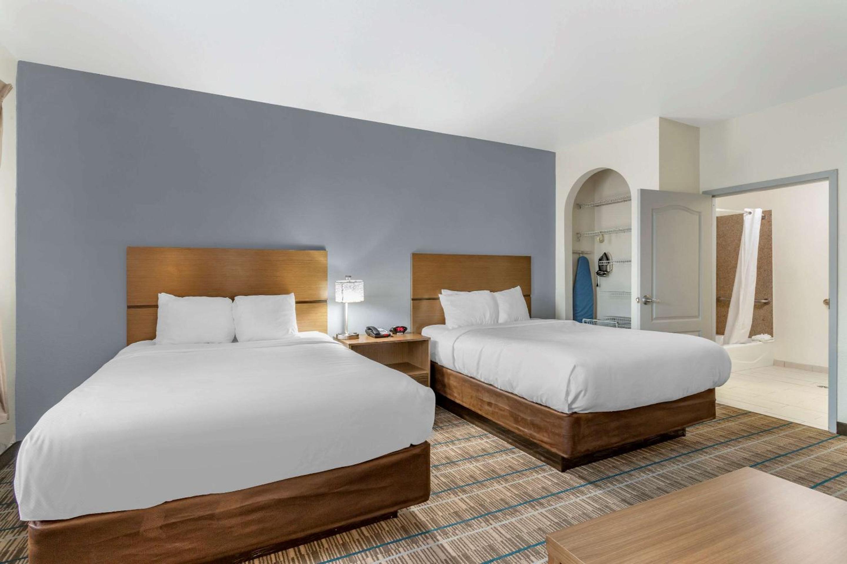 Efficiency Queen Suite with Two Queen Beds - Accessible/Non-Smoking - Photo 4