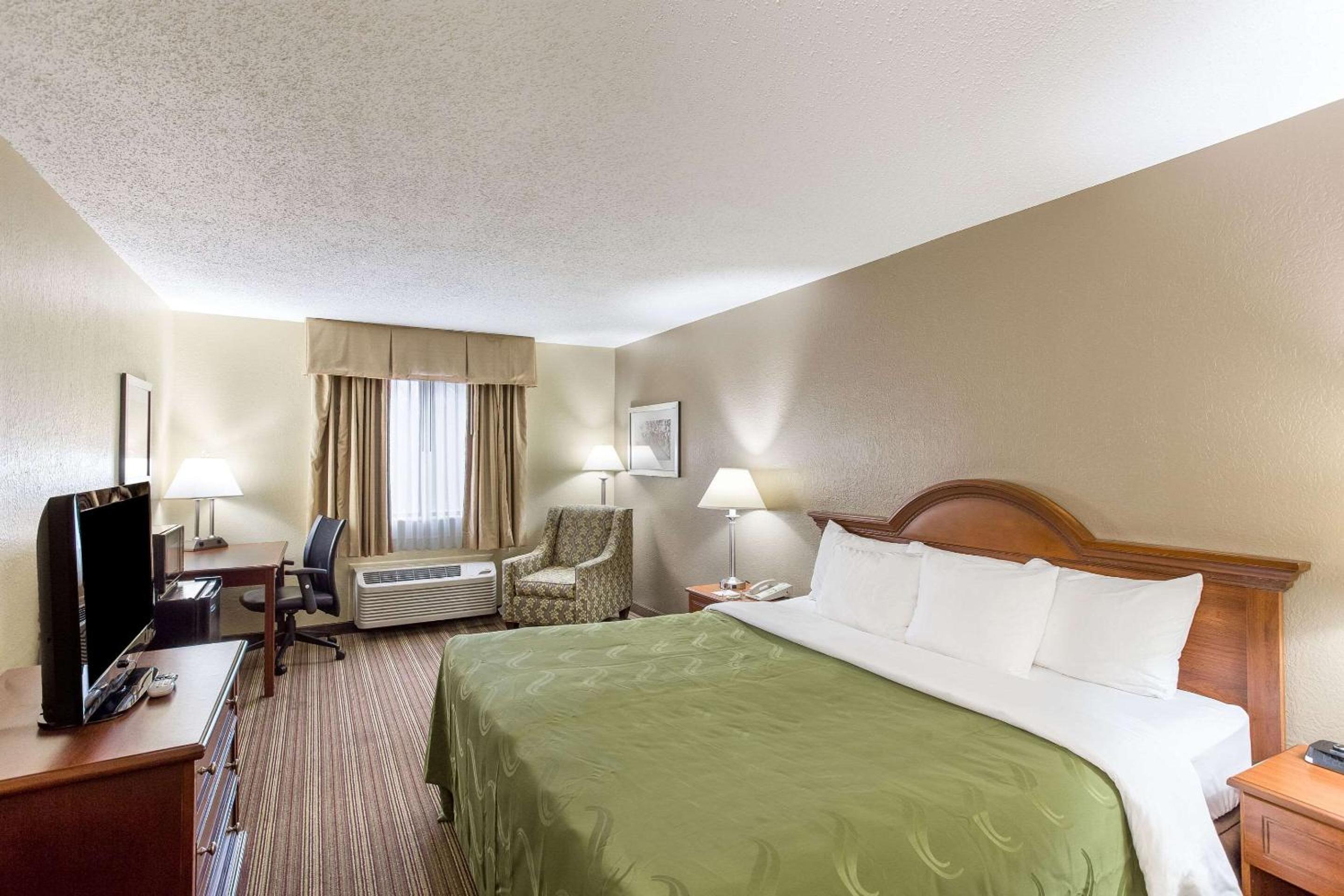King Room - Non-Smoking - Photo 1