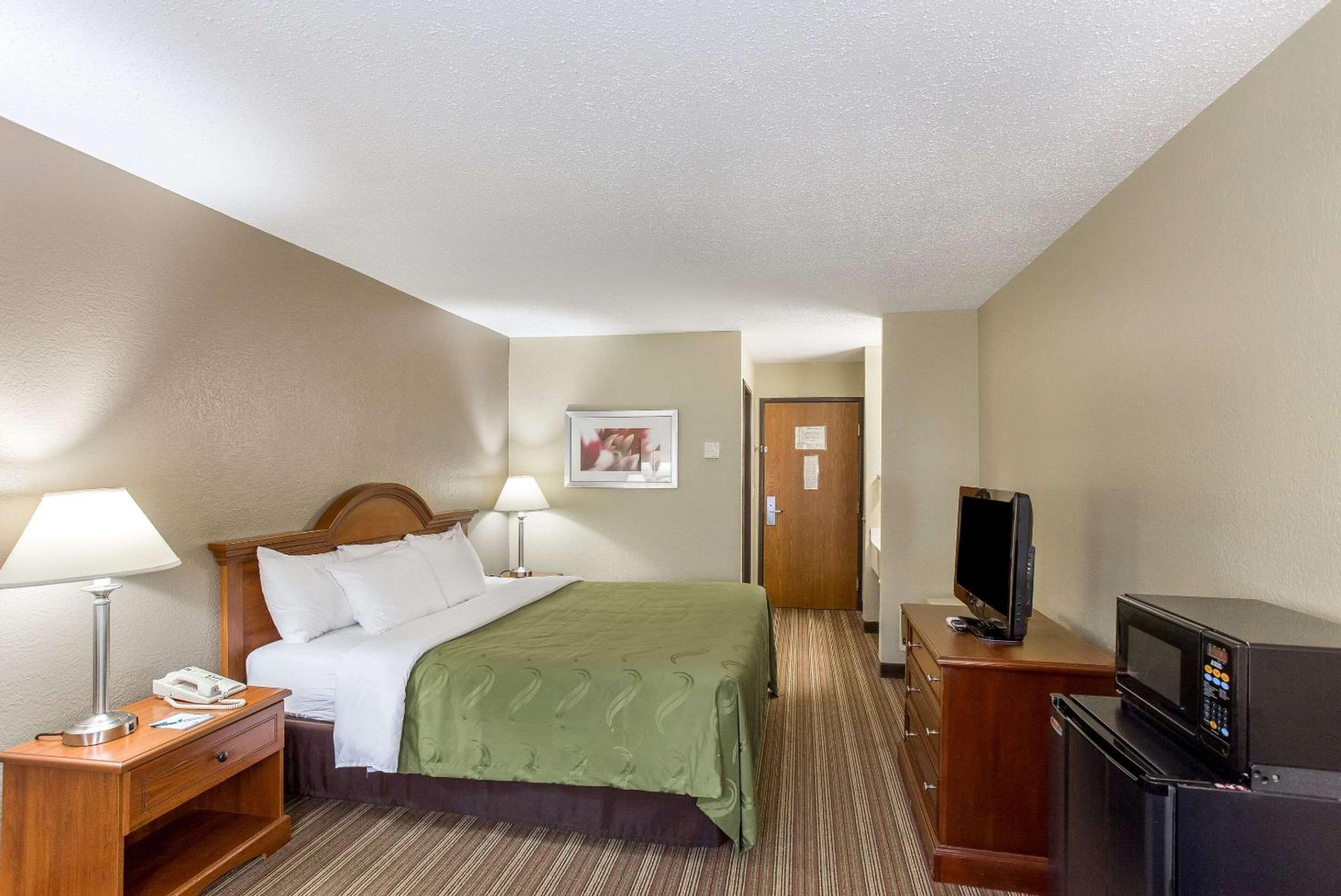 King Room - Non-Smoking - Photo 2