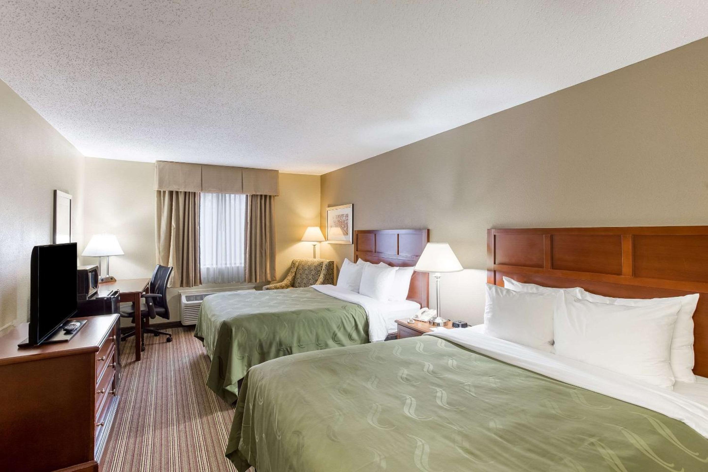 Queen Room with Two Queen Beds - Non-Smoking - Photo 1