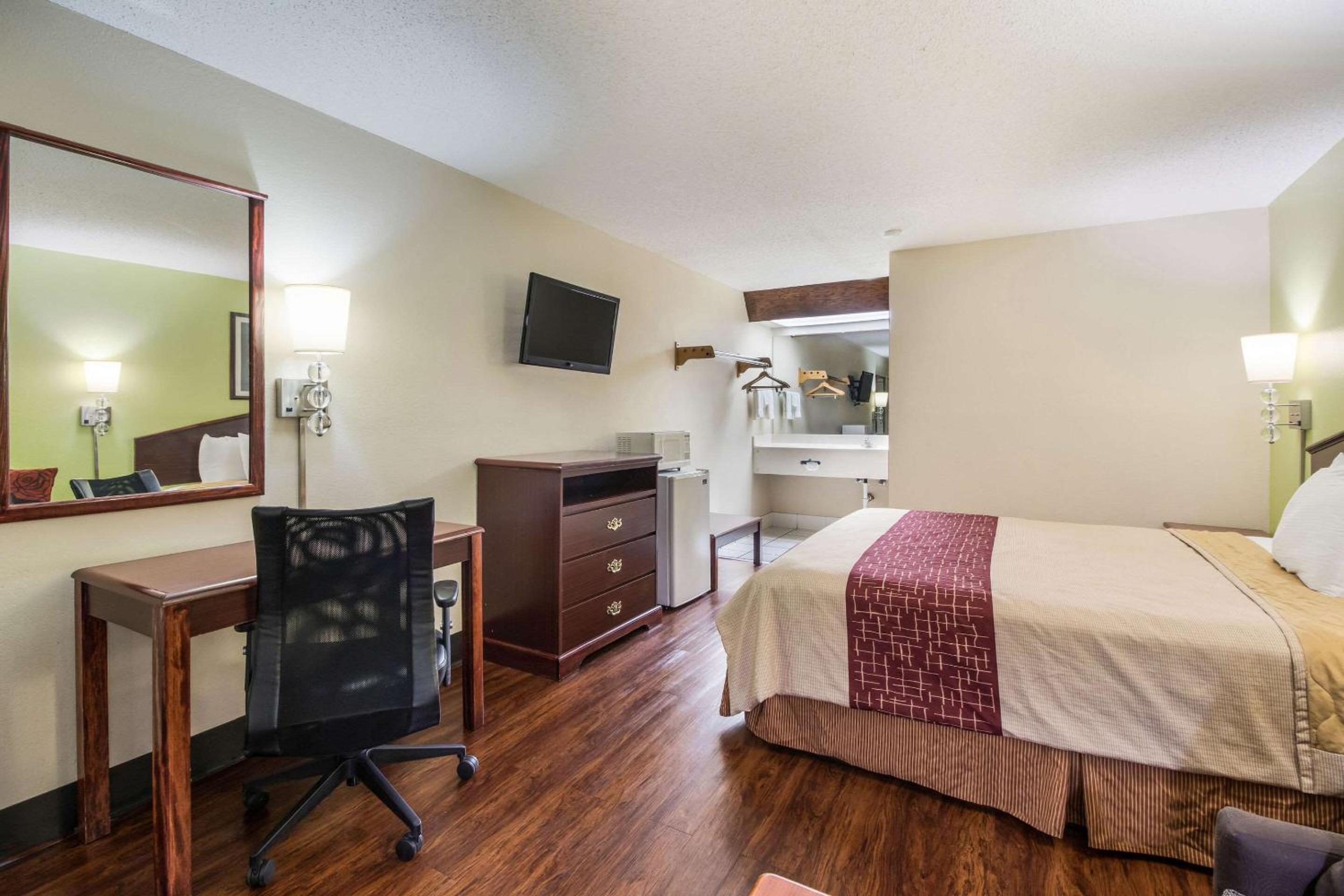 Standard King Room - Non-Smoking  photo 2