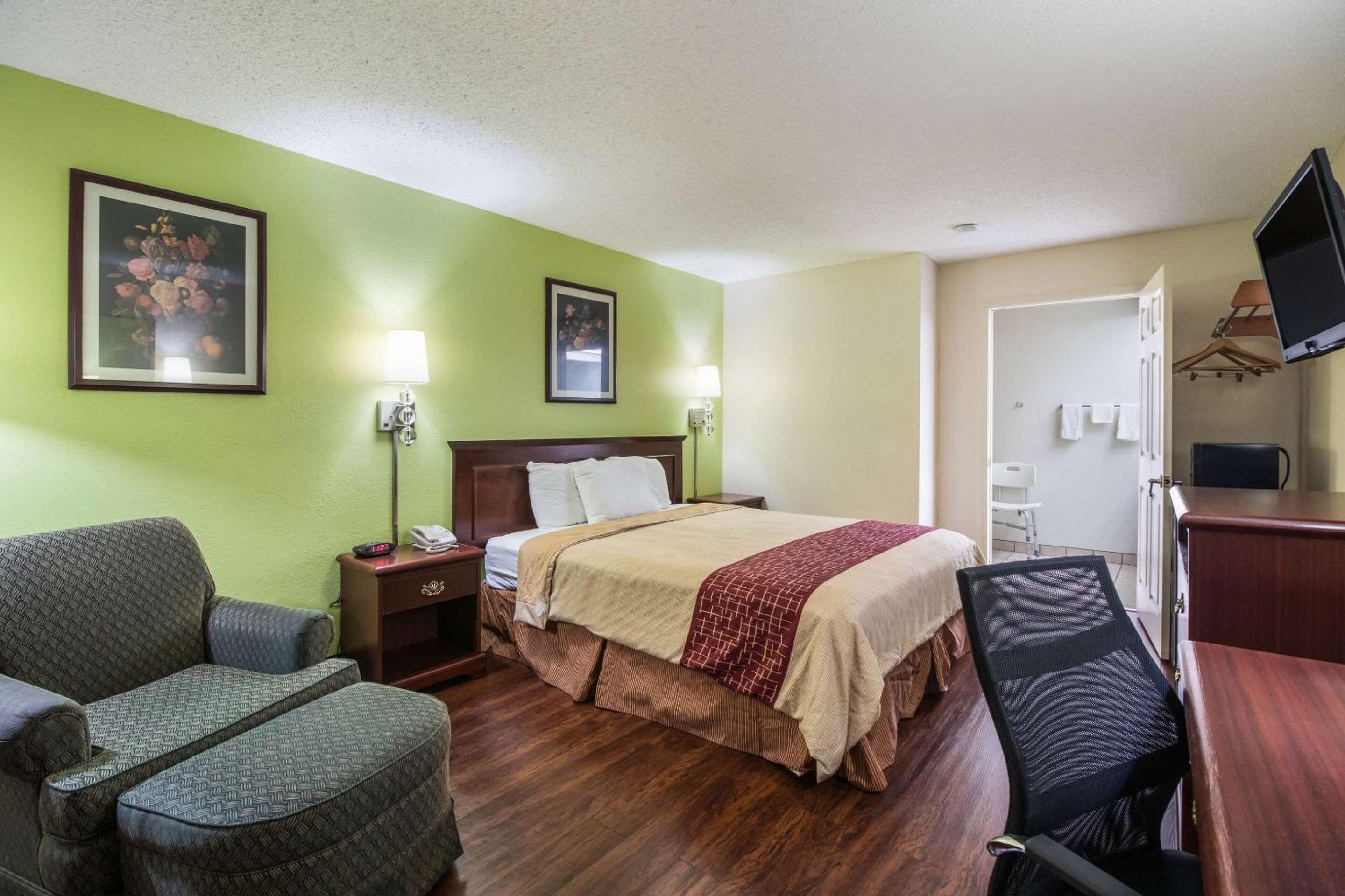 King Room - Accessible/Non-Smoking photo 2