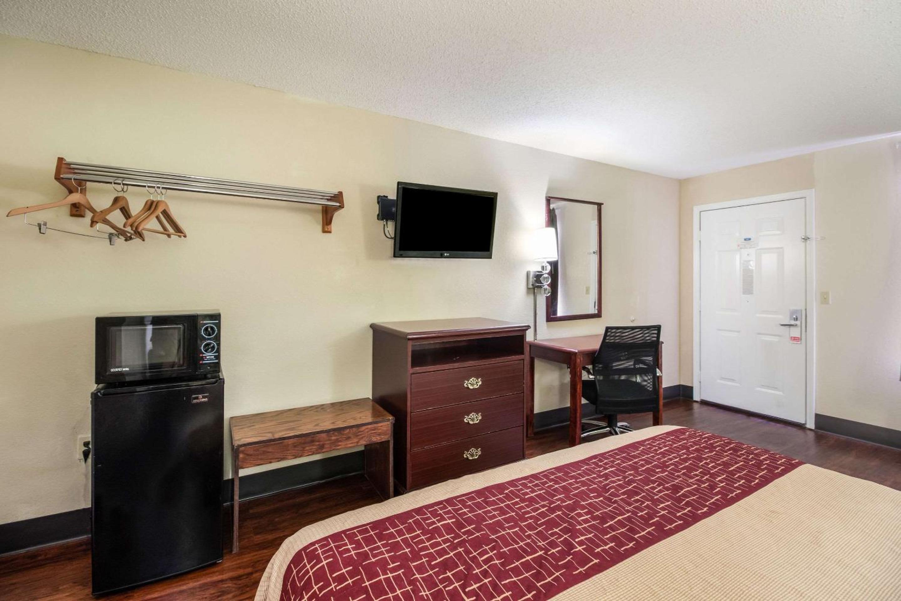 King Room - Accessible/Non-Smoking photo 3