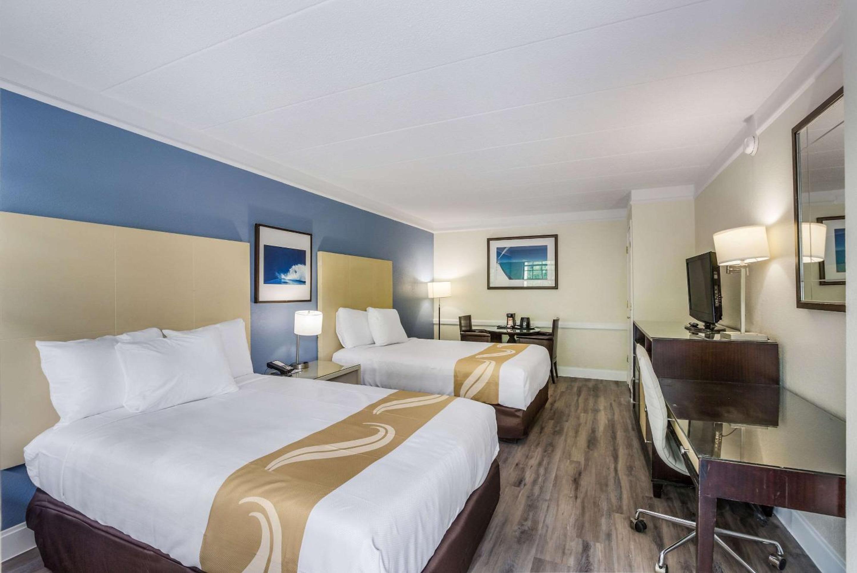 Double Room with Two Double Beds - Non-Smoking - Photo 3