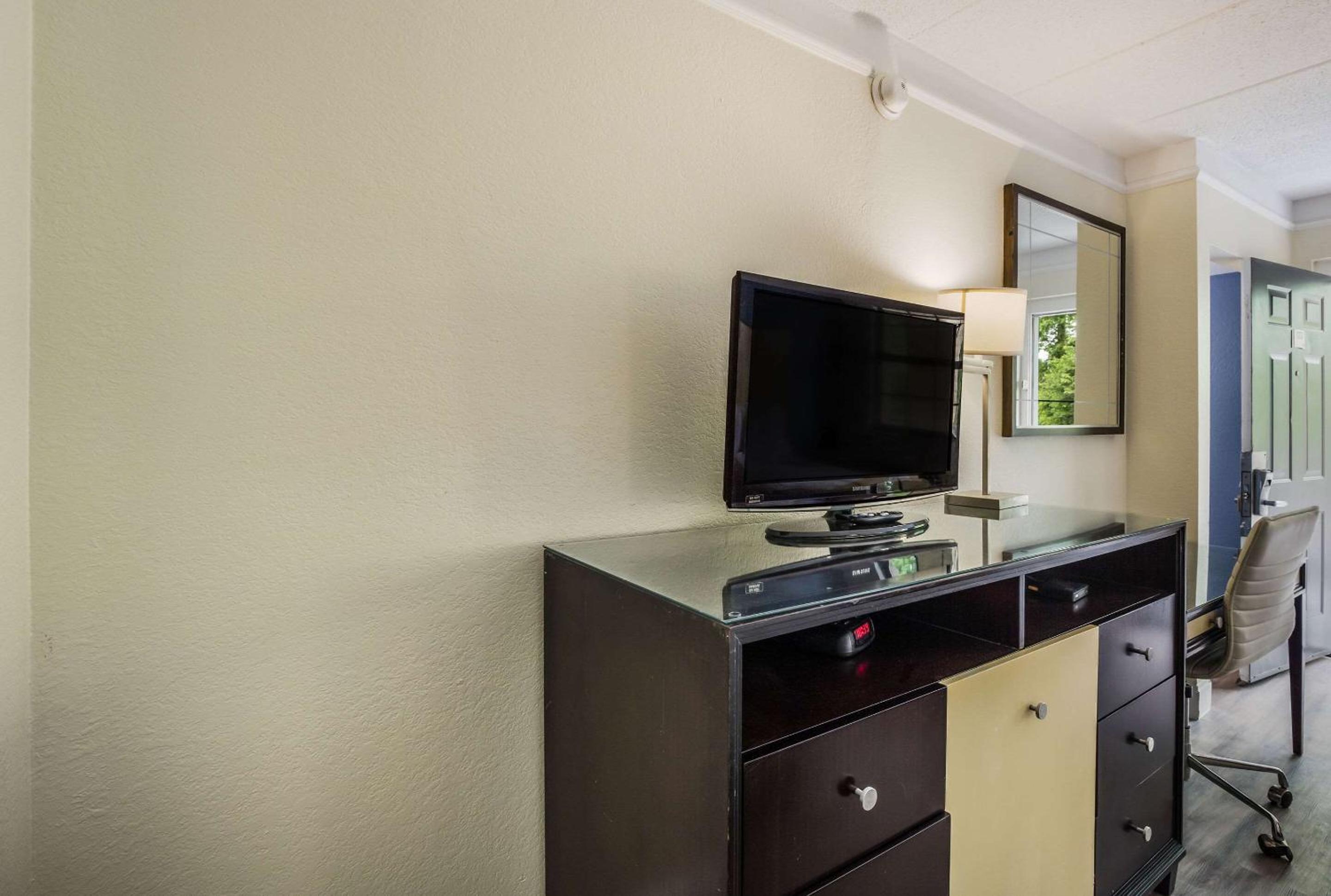 Double Room with Two Double Beds - Smoking - Photo 3
