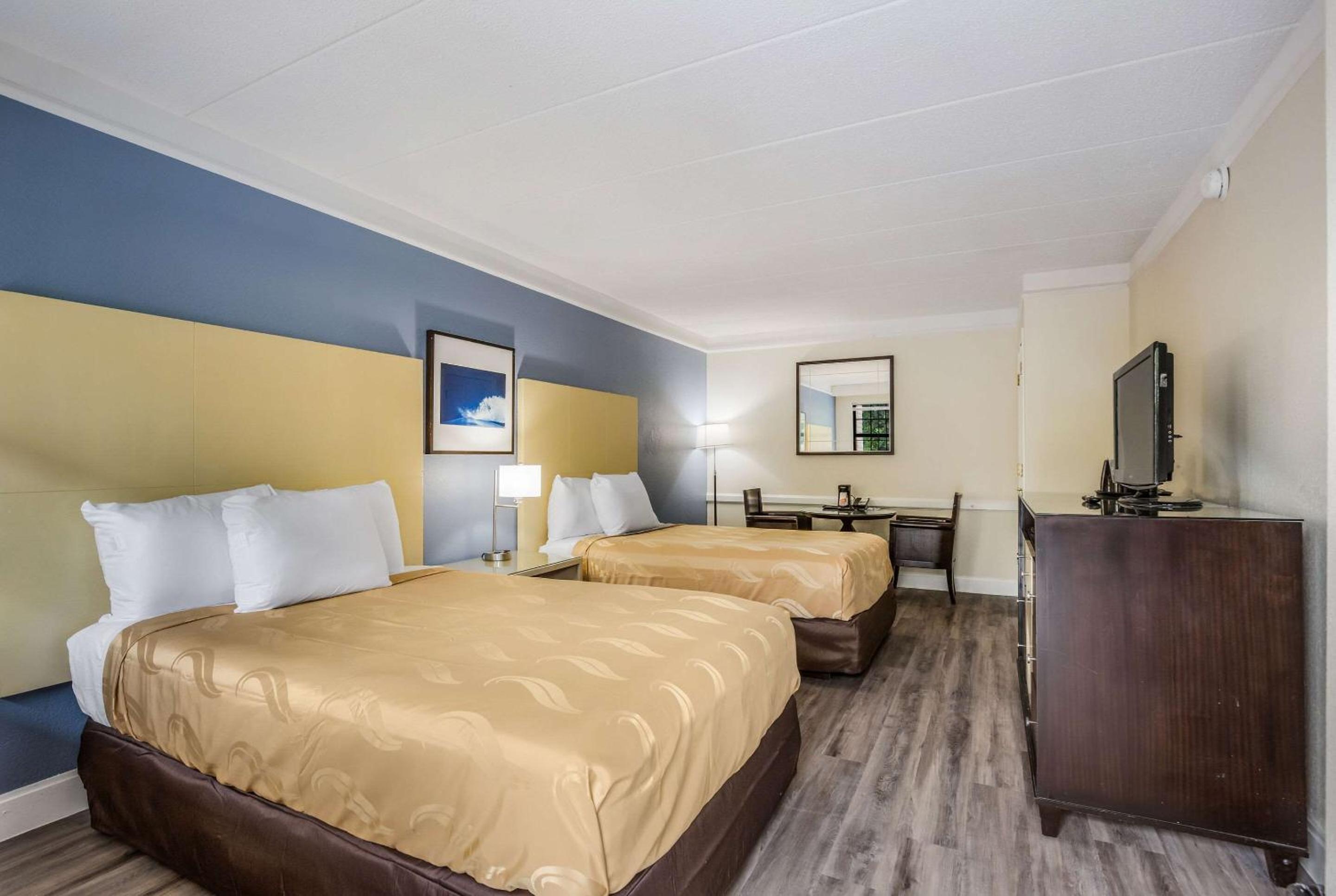 Double Room with Two Double Beds - Smoking - Photo 6