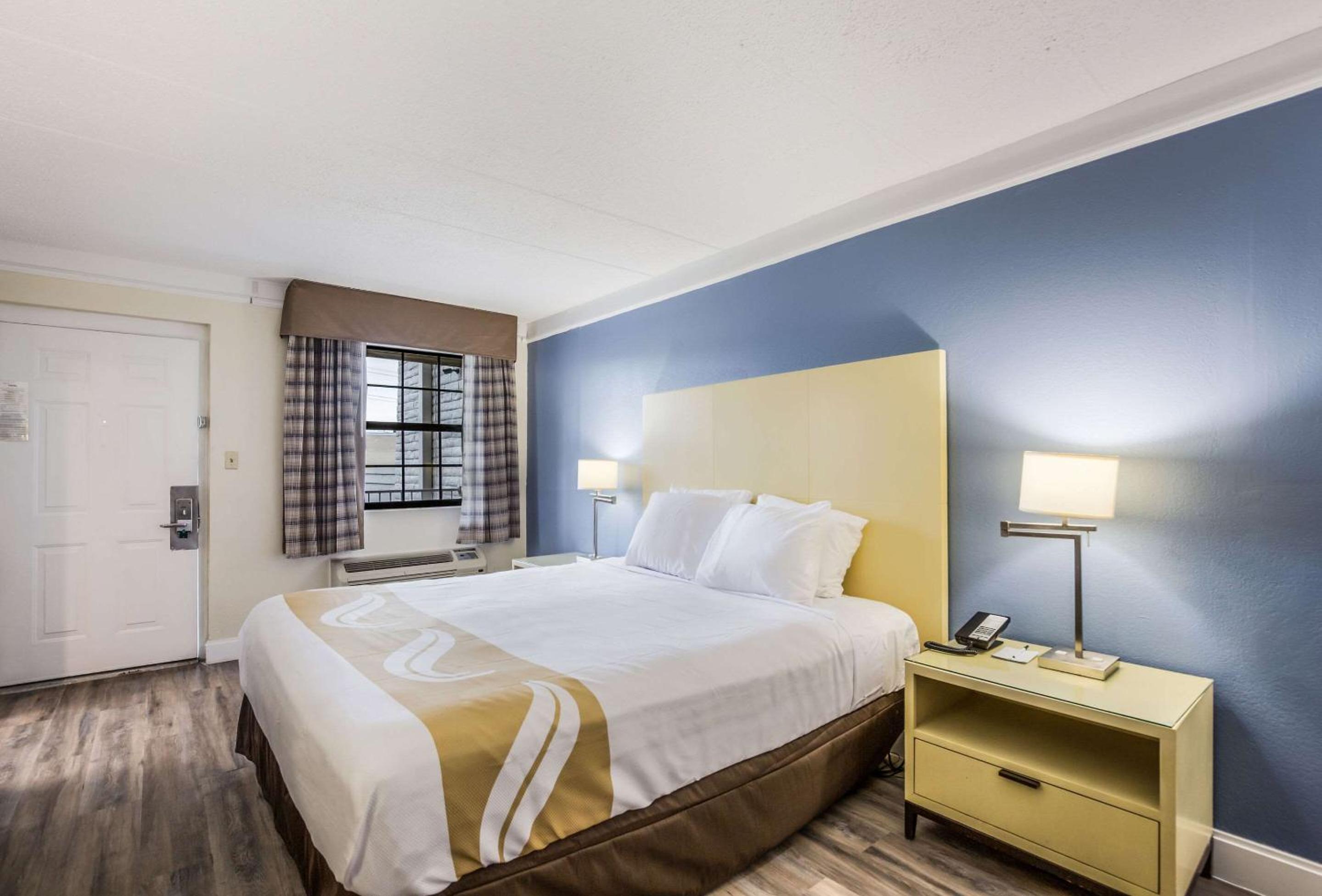 King Room - Accessible/Non-Smoking - Photo 5