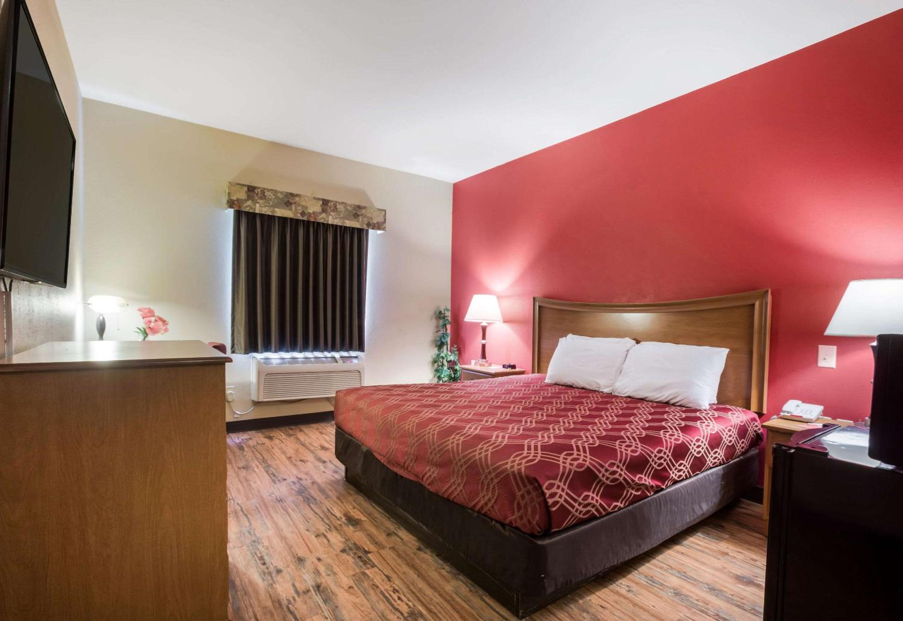 King Room - Accessible/Non-Smoking photo 1