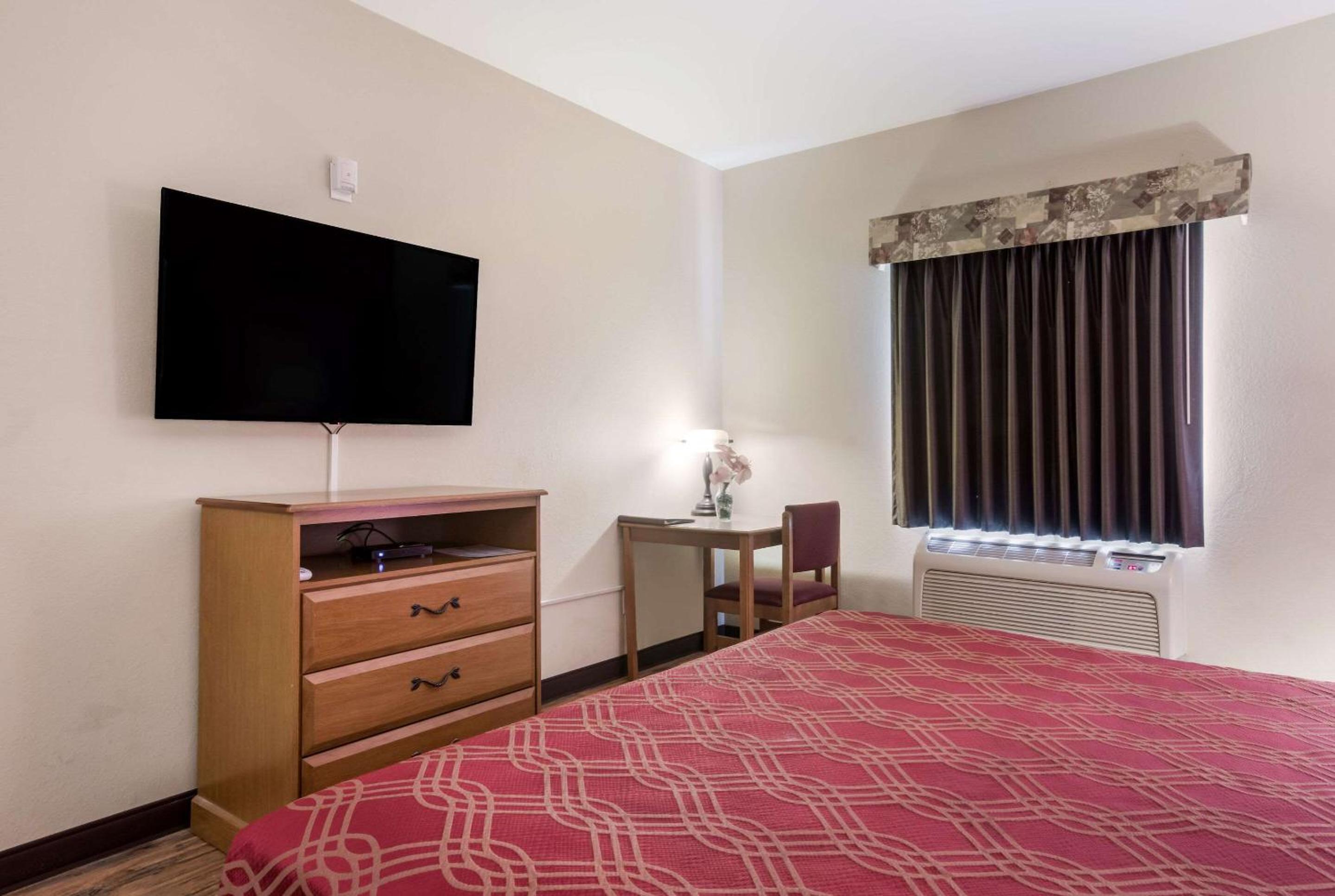 King Room - Accessible/Non-Smoking photo 2