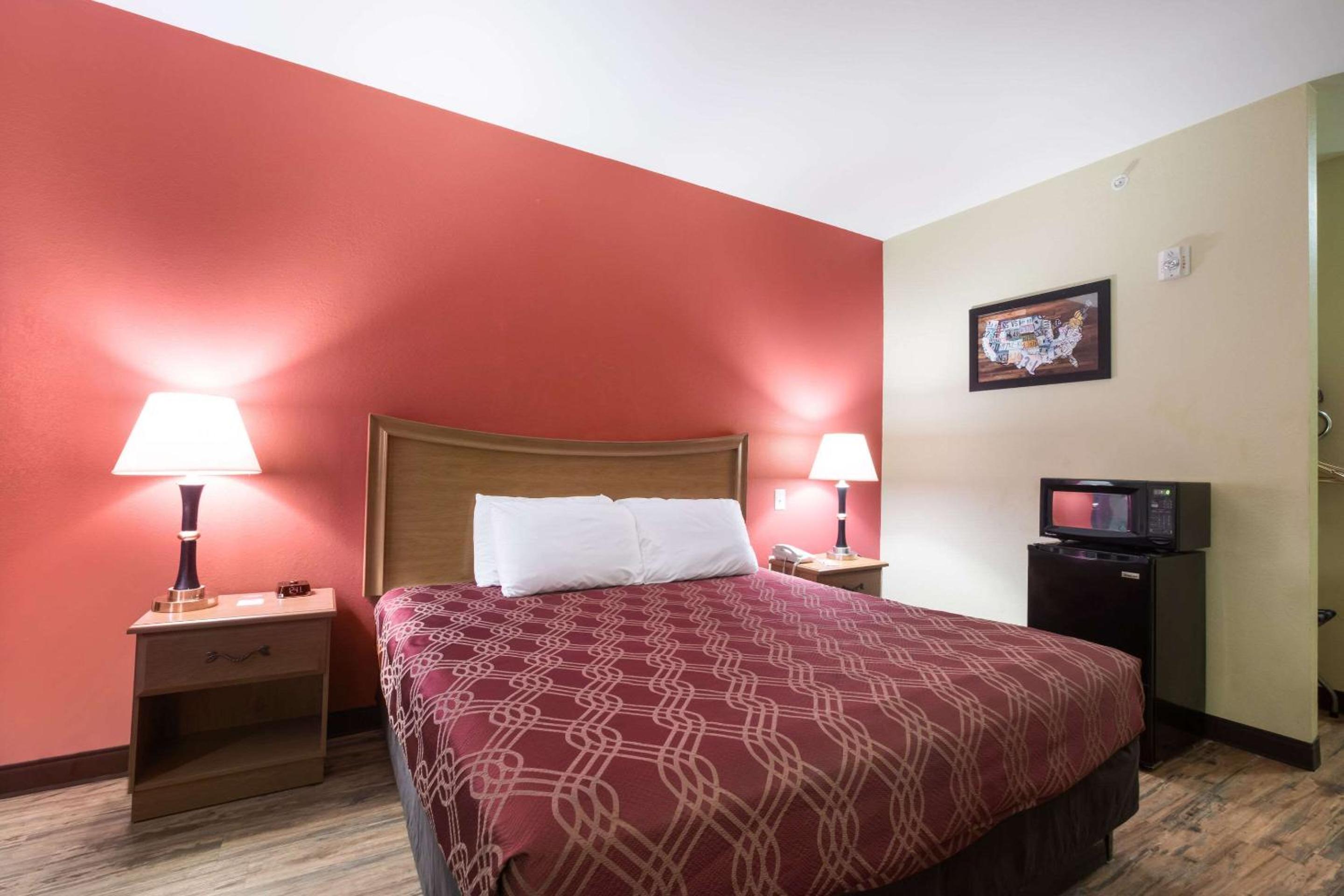 King Room - Accessible/Non-Smoking photo 3