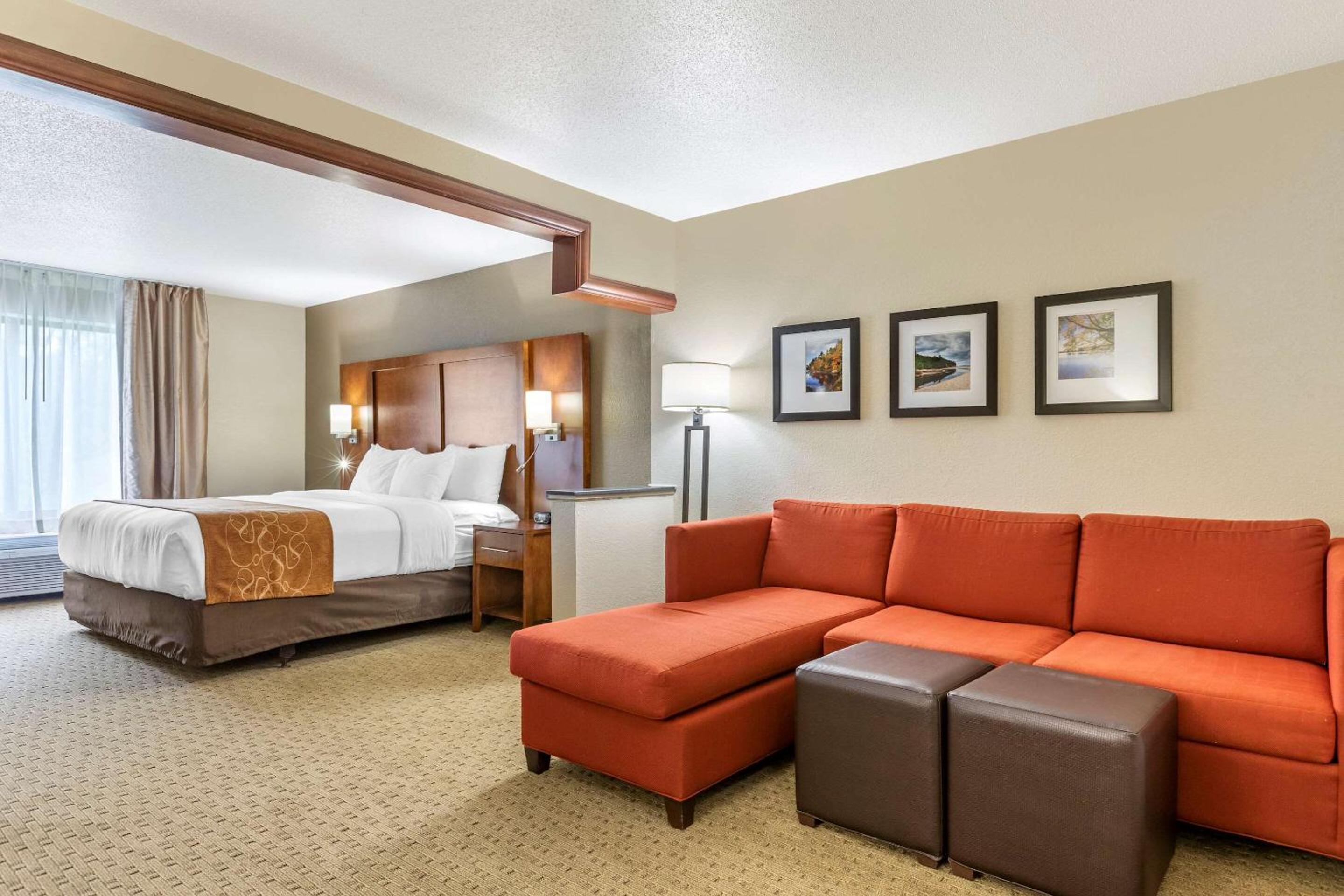 King Suite - Accessible/Non-Smoking - Photo 1
