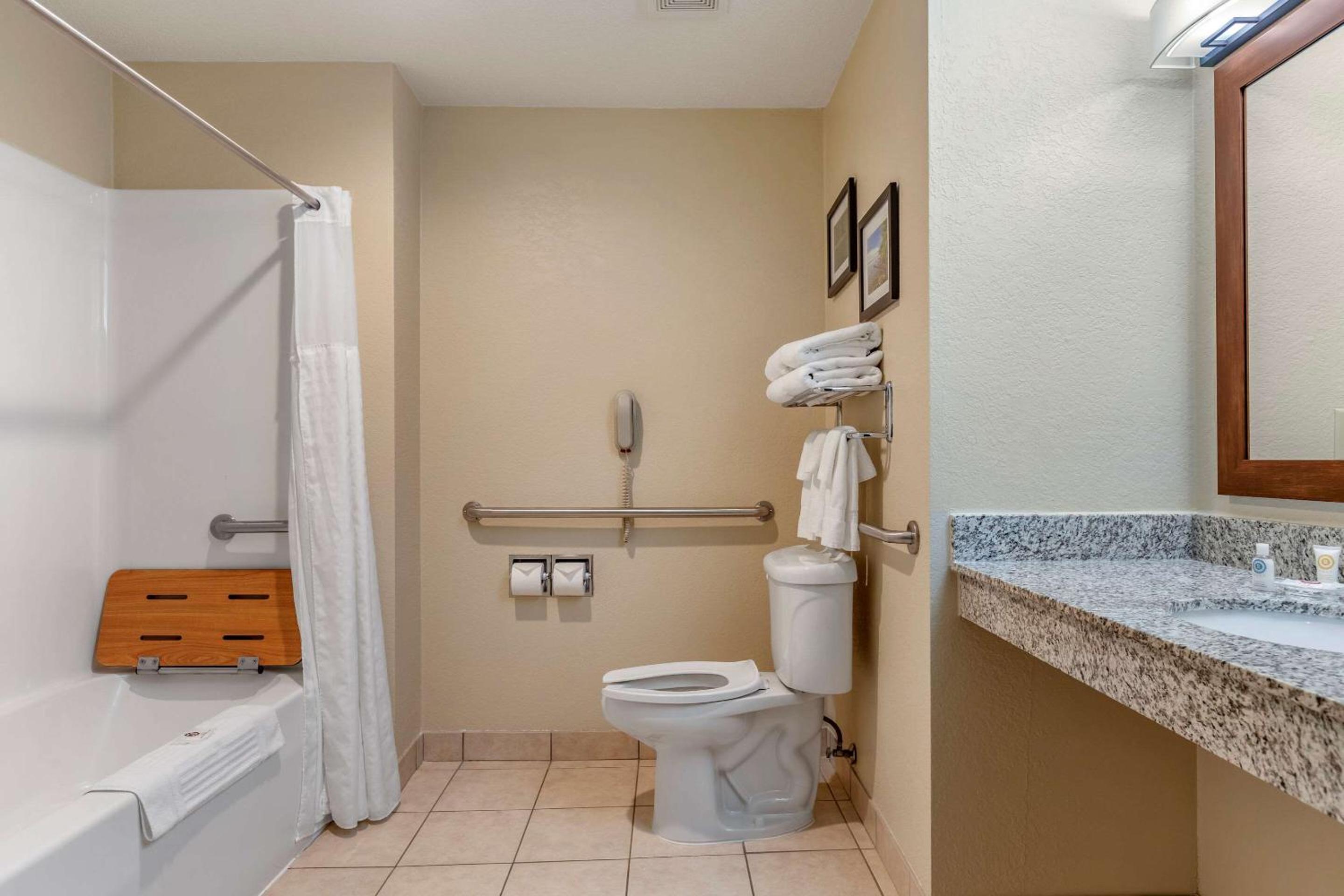 King Suite - Accessible/Non-Smoking - Photo 2