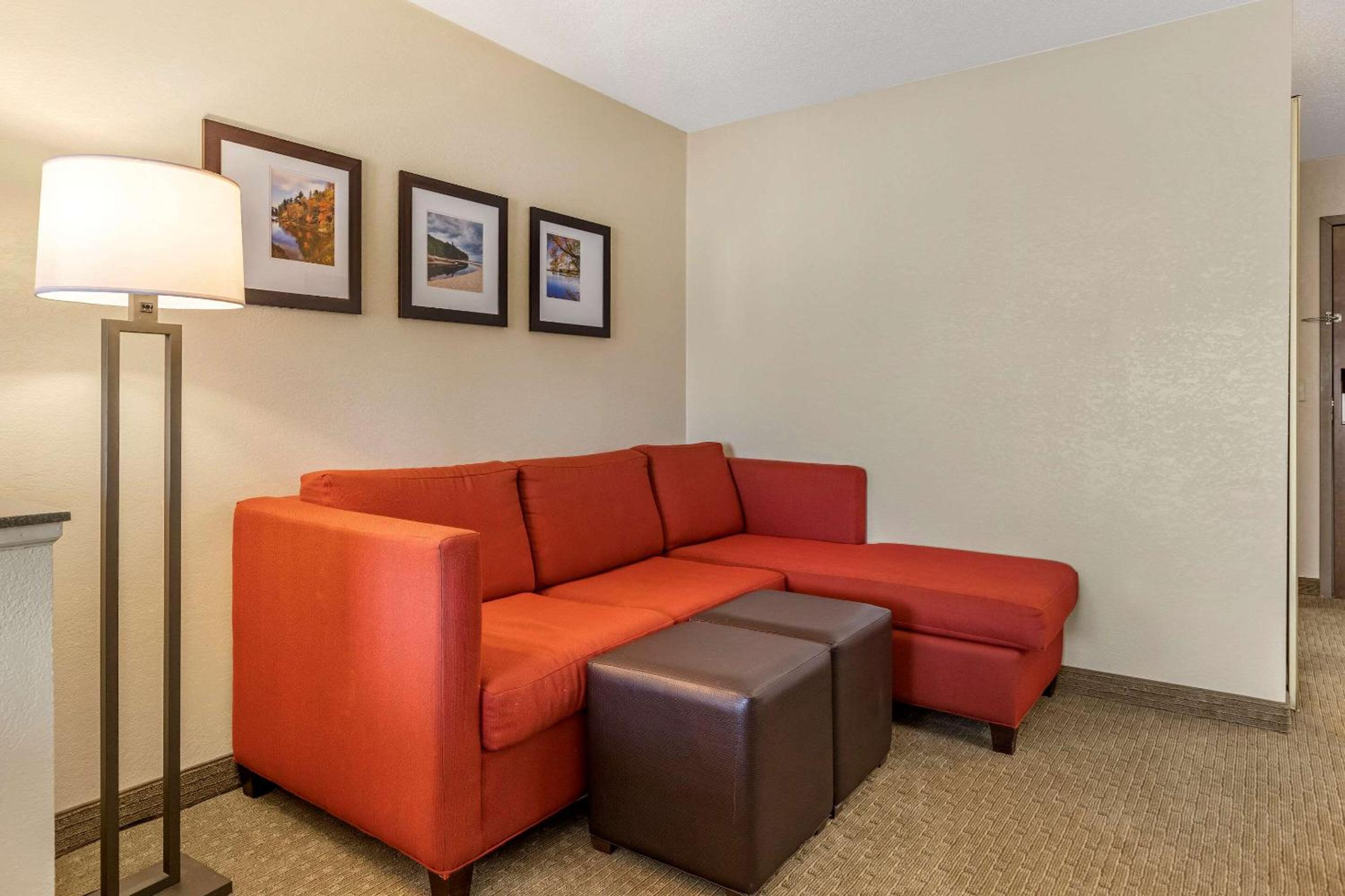 Queen Suite with Two Queen Beds - Non-Smoking - Photo 1