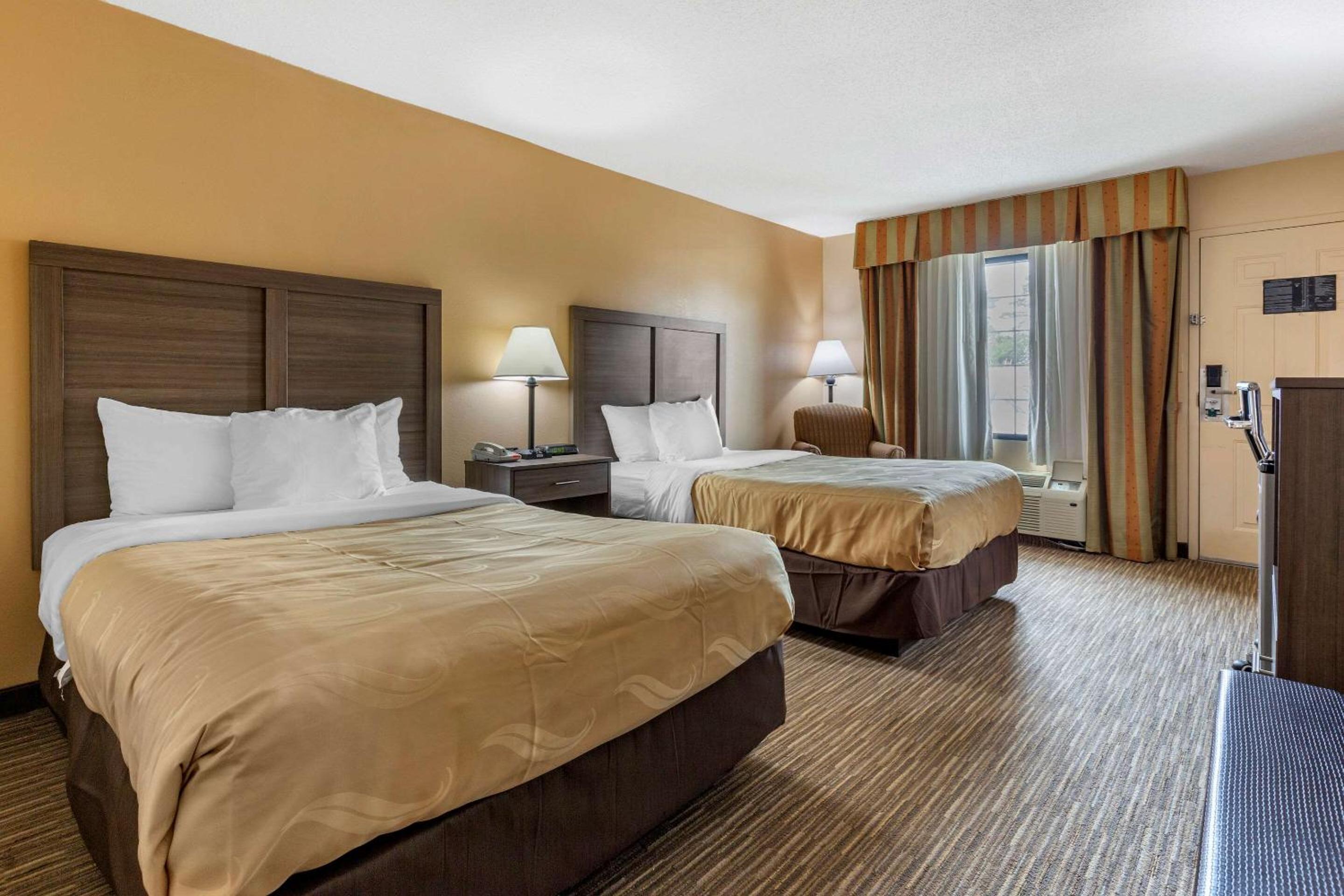 Double Room with Two Double Beds - Non-Smoking - Photo 7