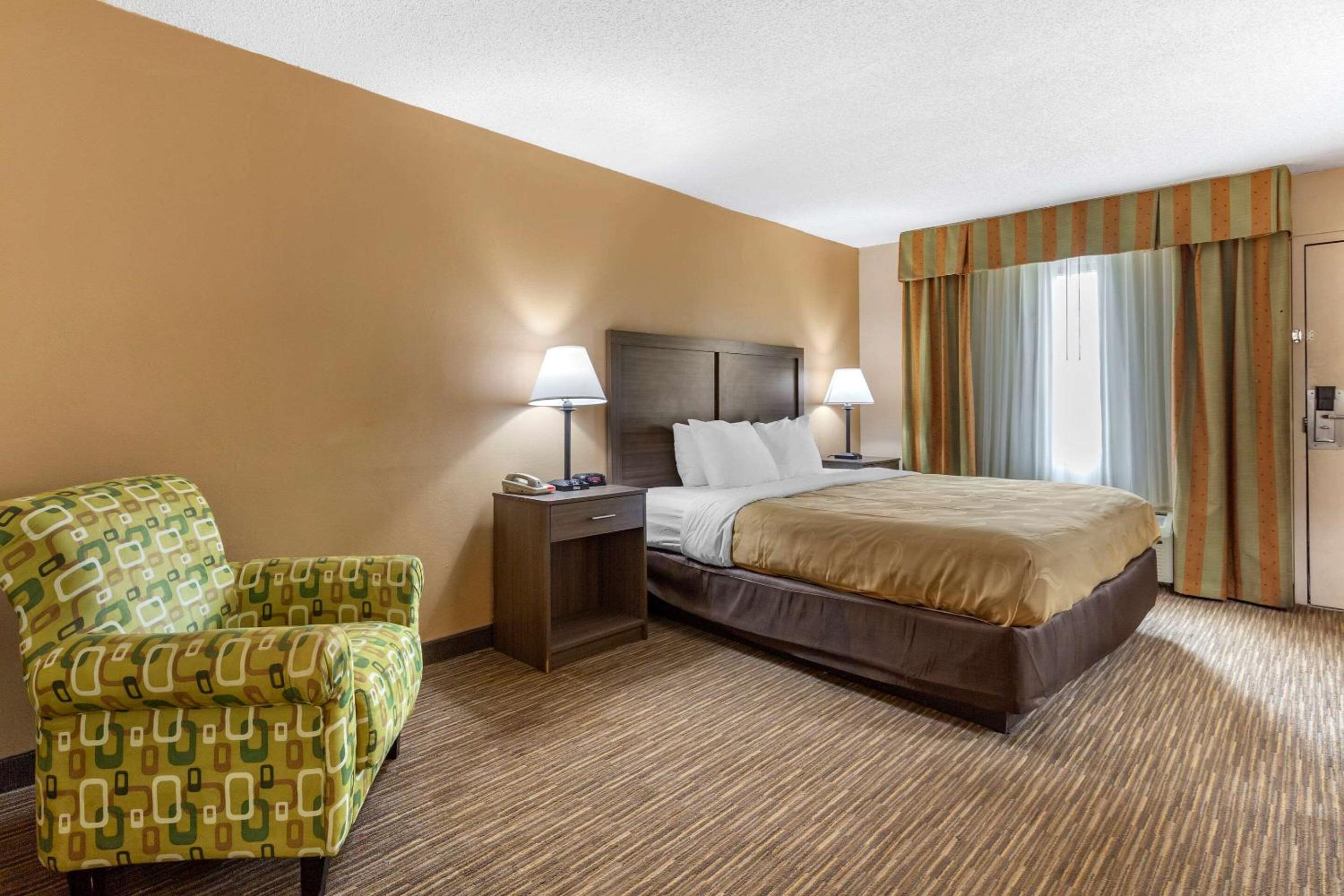 King Room - Non-Smoking - Photo 1