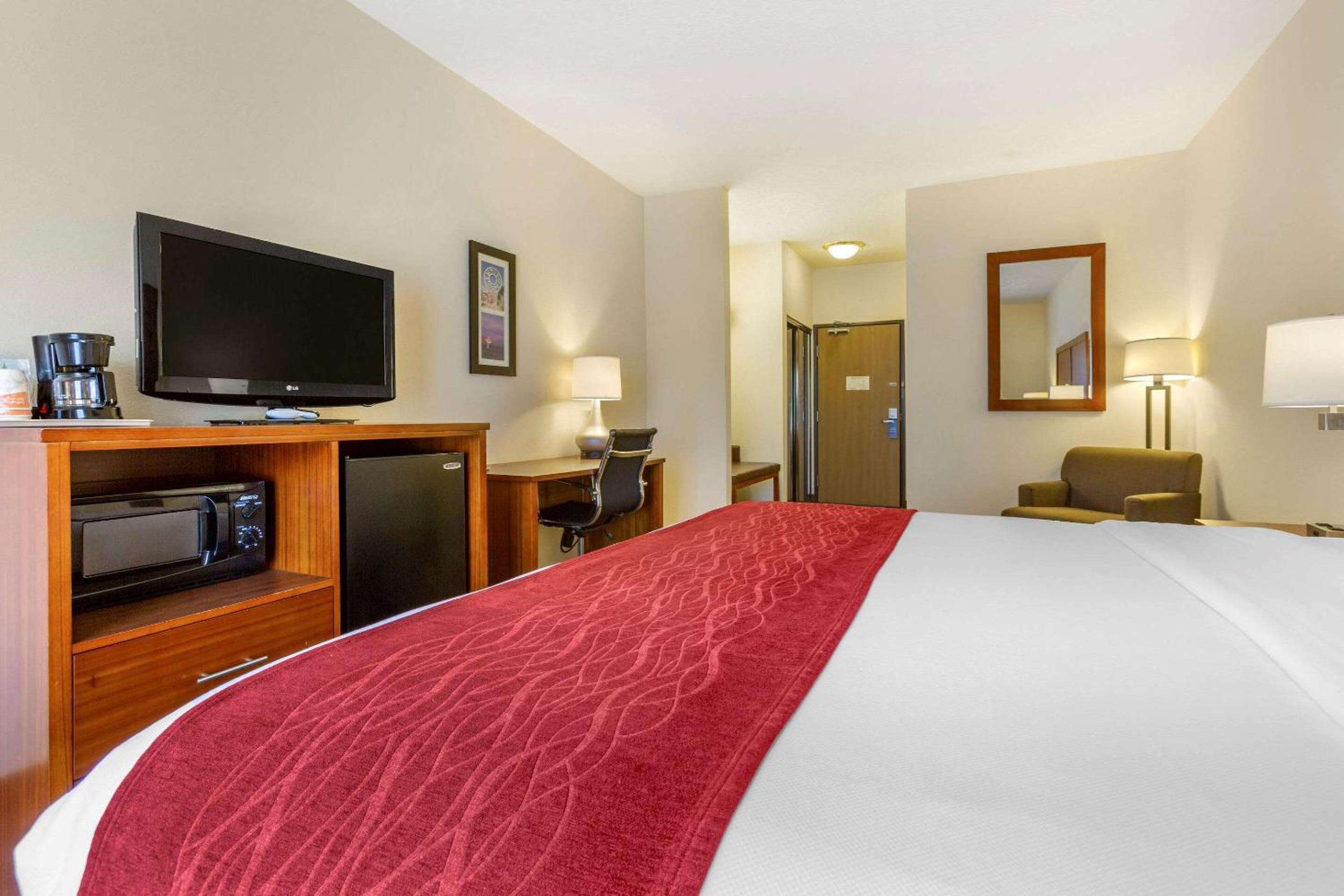 King Room - Non-Smoking - Photo 1